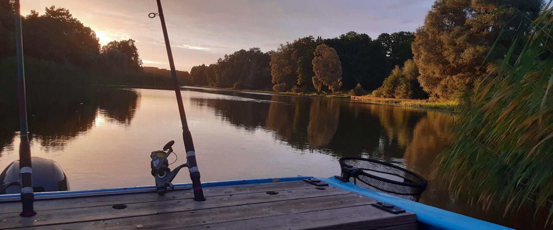 Rahulik vaade Emajõele loojangul Humala Kalabaasi paadi tekilt