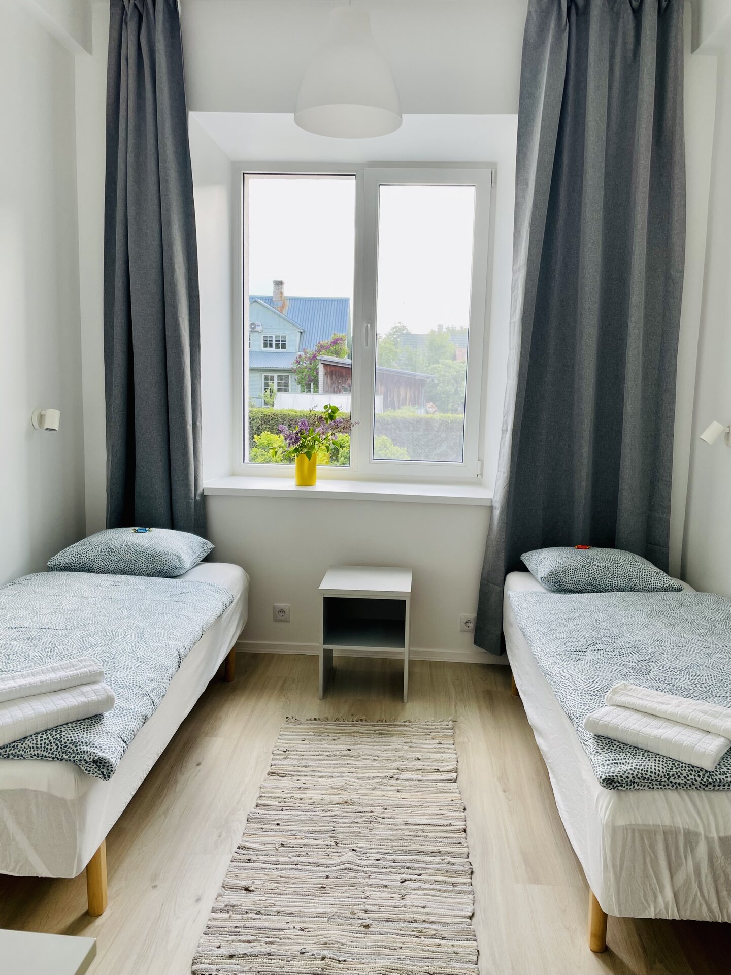 Endla hosteli kahekohaline tuba kahe eraldi voodiga ühise vannitoaga