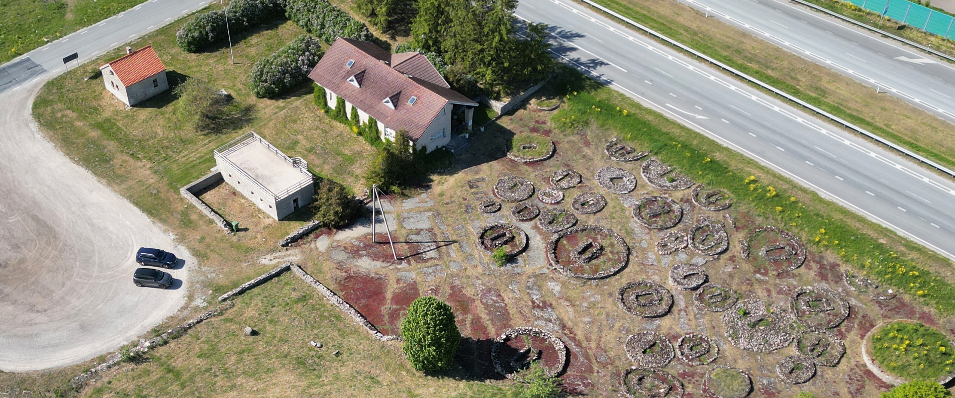 Rebala keskus-muuseum ja kivikalmed