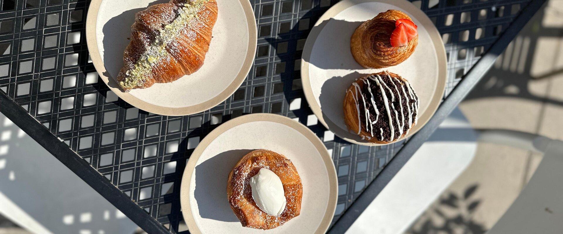 cruffin-croissants-on-terrace