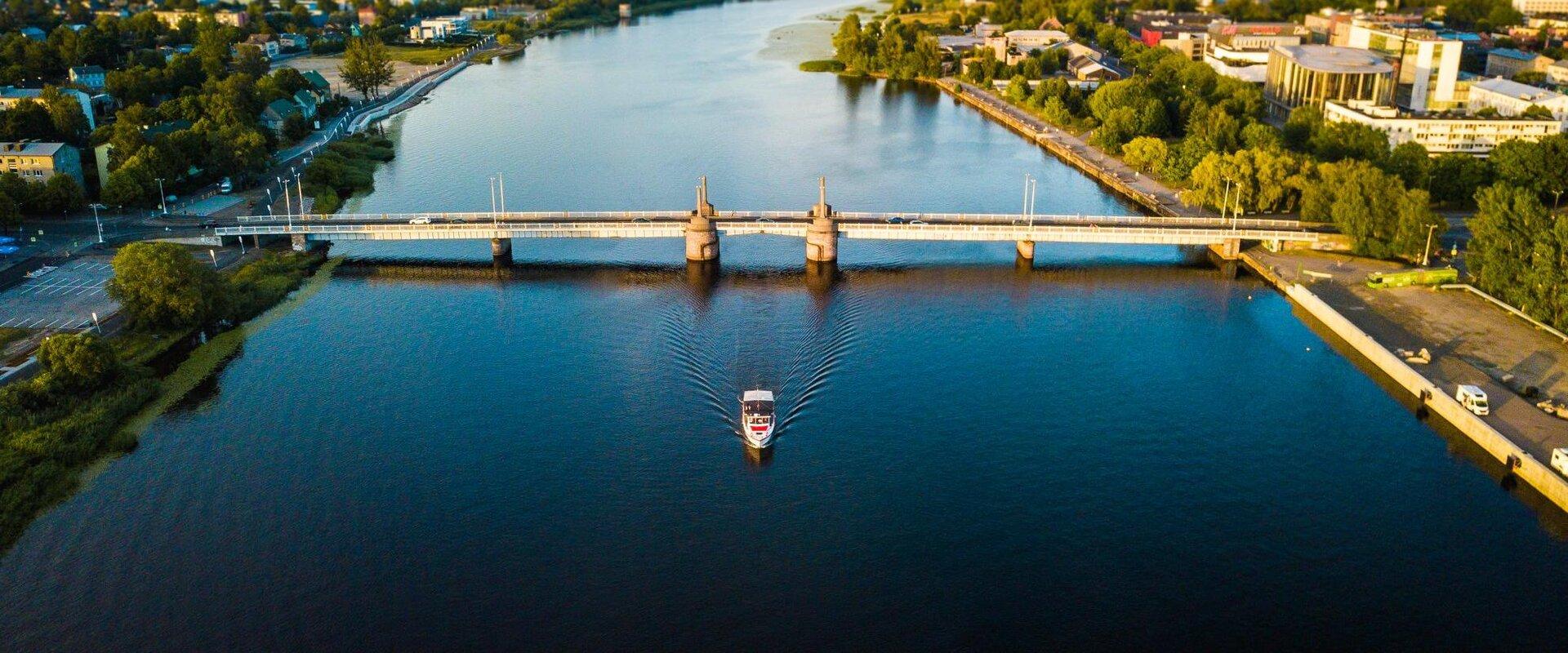 We organise fun boat trips on the Pärnu River and Pärnu Bay with the cruise ship M/S Pärnu. Come alone or bring your friends and family, enjoy a lovel