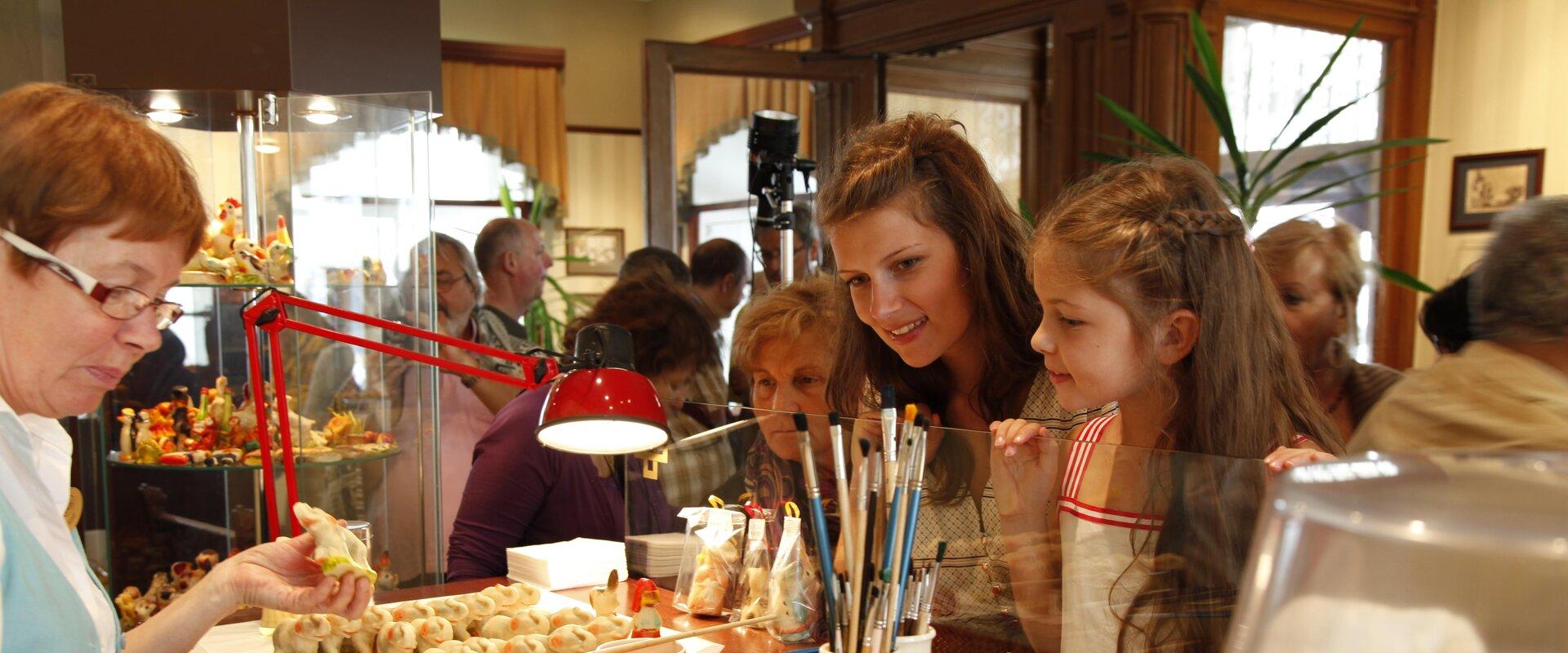 In the Marzipan room we offer the possibility to learn about marzipan and the fascinating history of the café via audioguide, view the exhibition of m