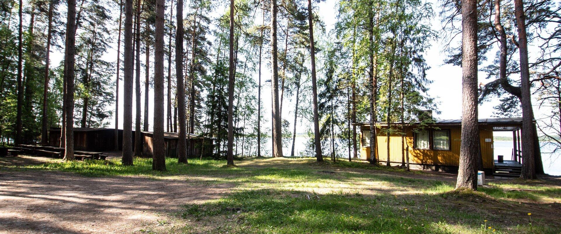 Tulemine, parkimisplats, kollasest majas paadide laenutus ja