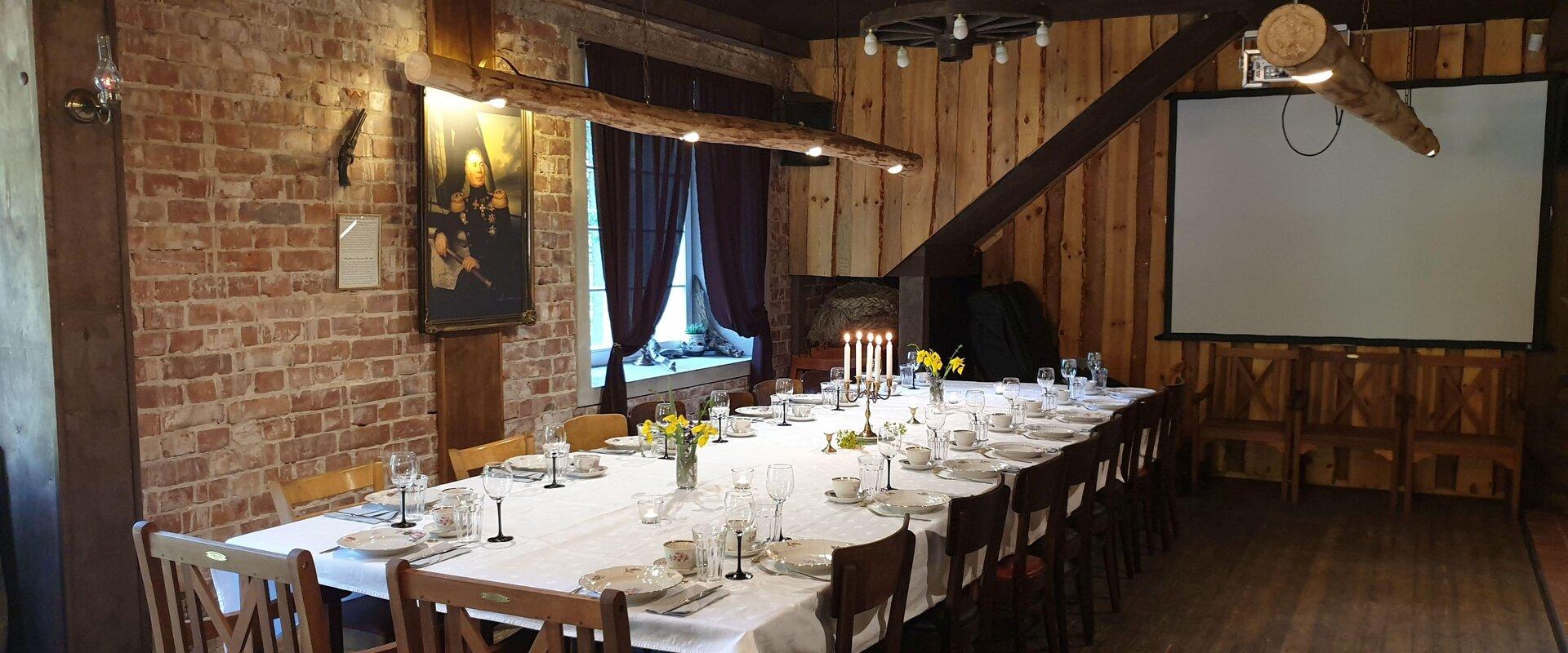 Mereanni söömaaeg Aegna ADMIRALIMAJAS