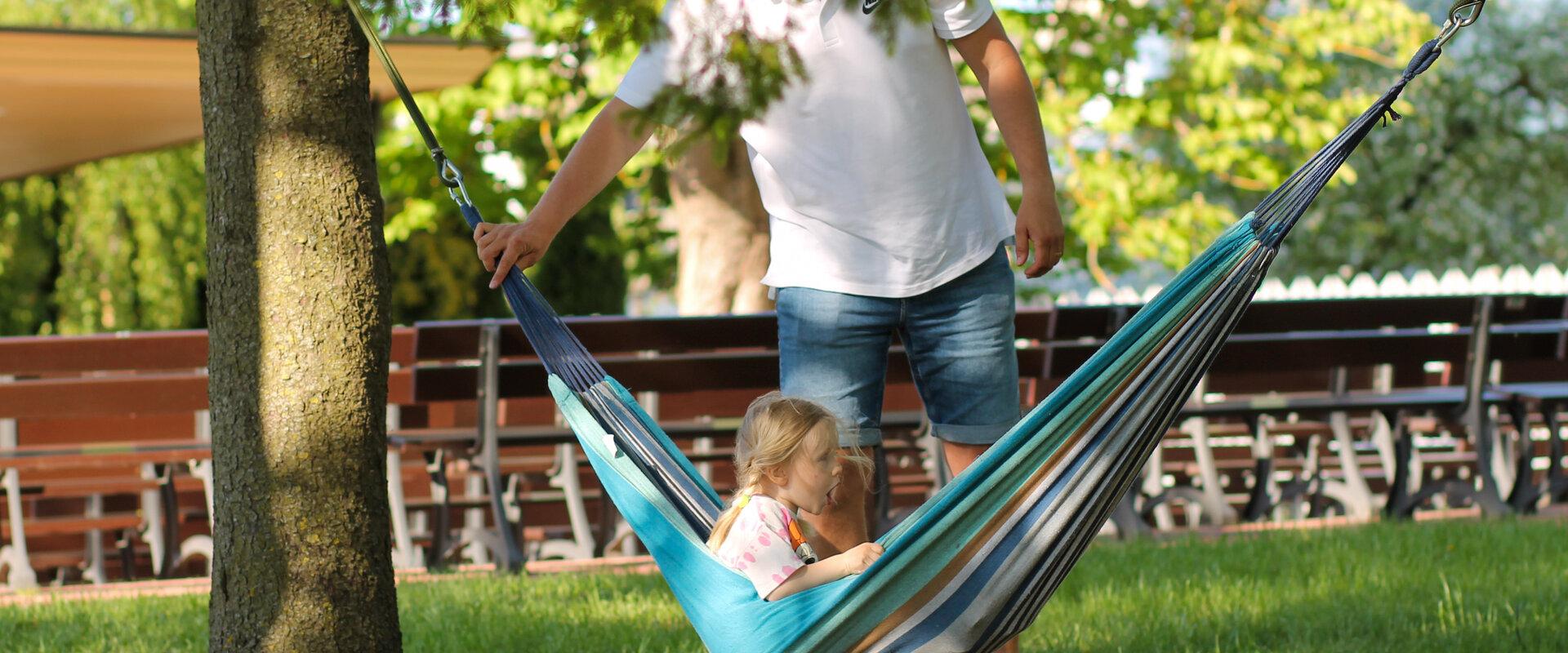 MEIL AIAÄÄRNE TÄNAVAS. Lydia Koidula kodu ja lapsepõlve mäng