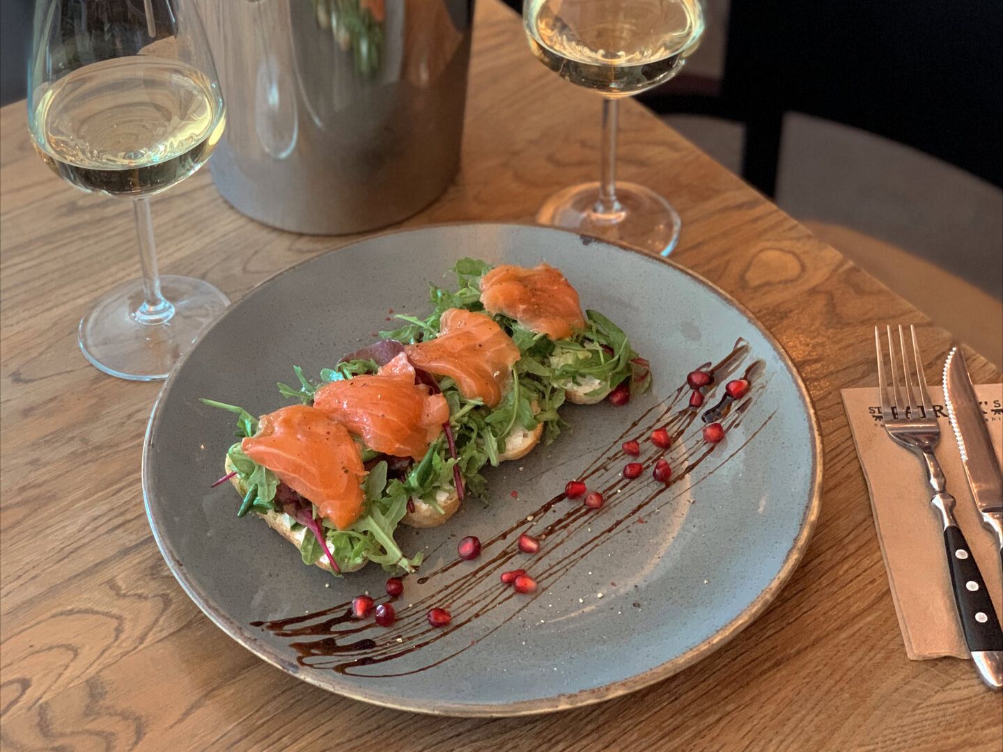 Eelroog koos veiniga