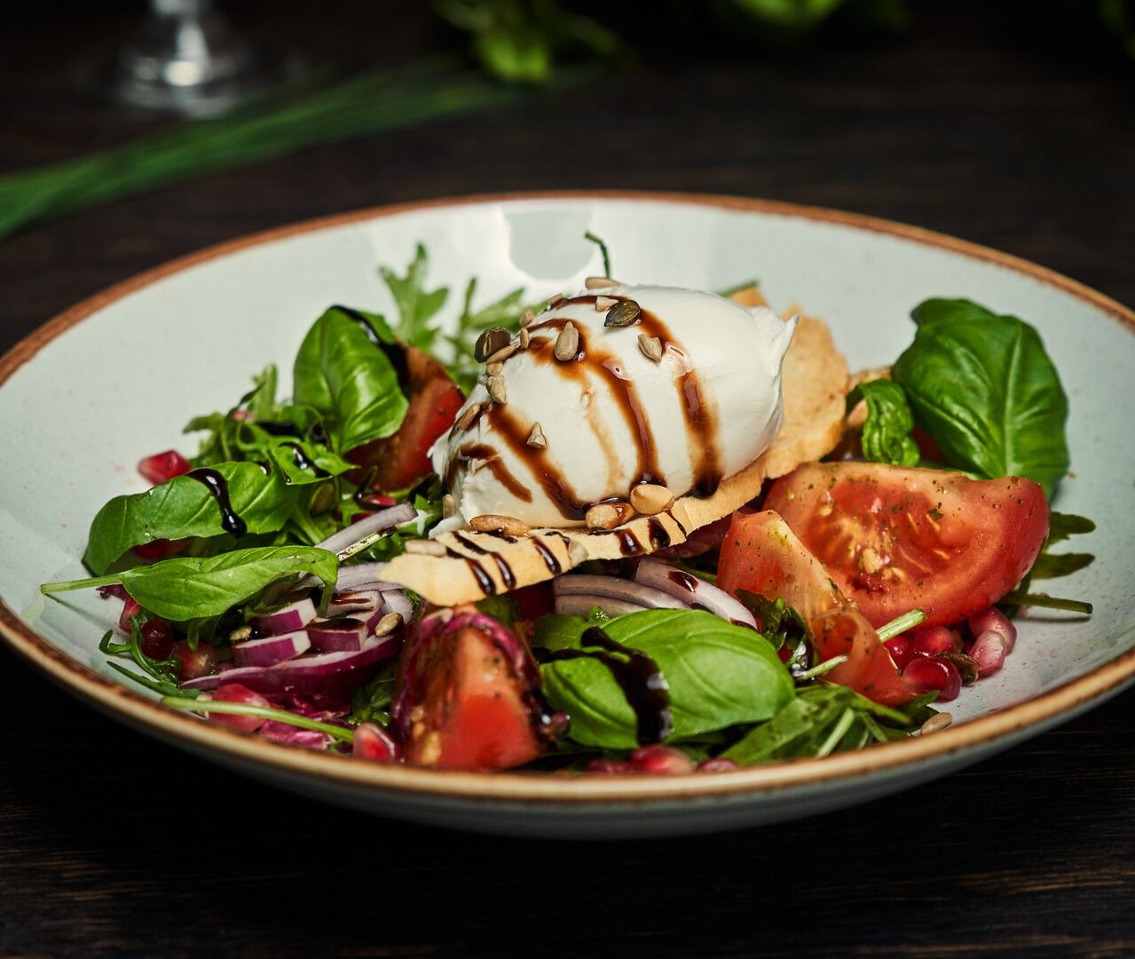 St. Patrick's värske burrata salat