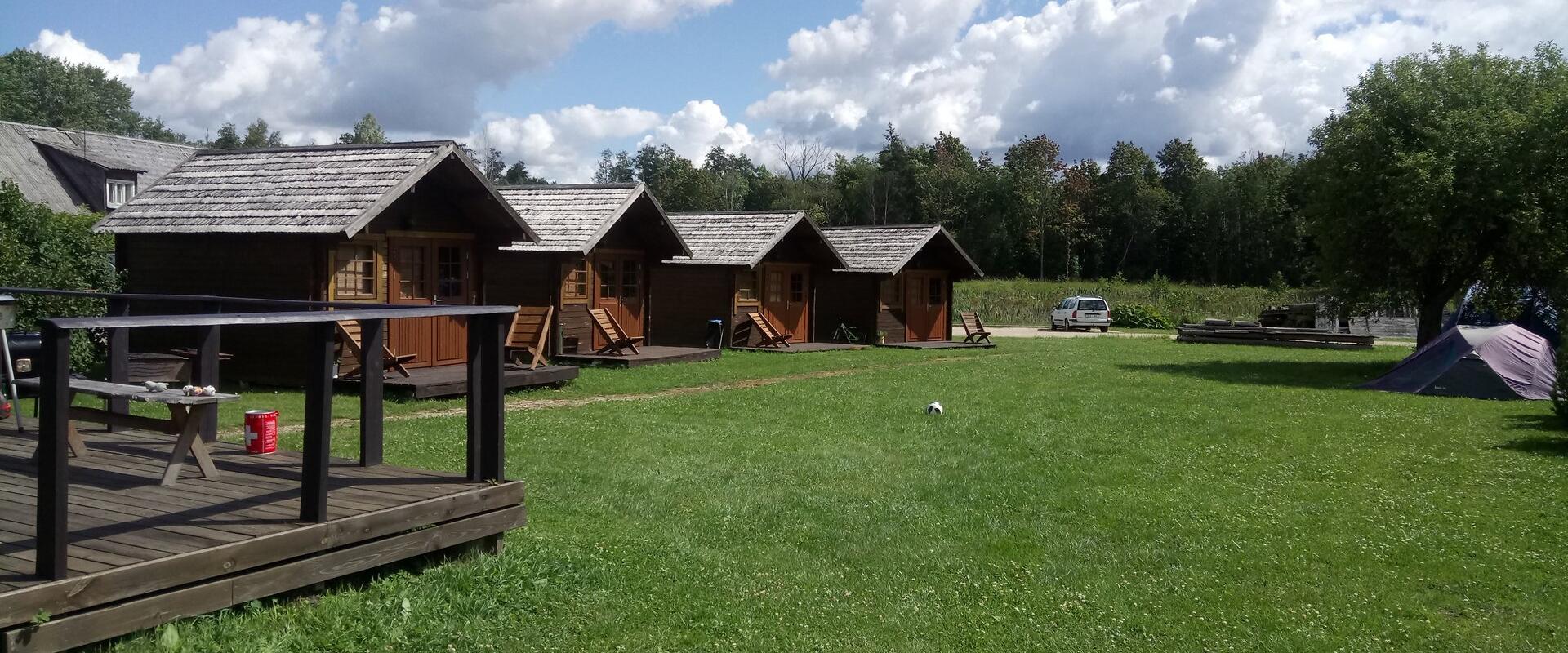 Campinghäuser auf dem Ferienhof Loopre Veski