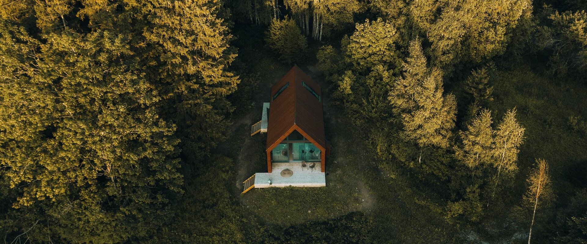 Metsik Saviste is a cosy forest cabin located on the edge of a swamp, in the midst of the wild Estonian nature. Privacy, birdsong, and forest sounds a