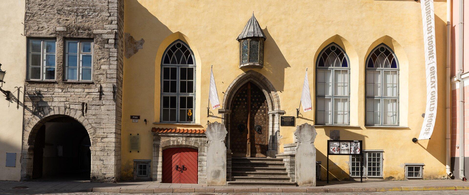 Das über 600 Jahre alte, würdevolle mittelalterliche Gebäude der Großgilde ist im Laufe der Jahrhunderte einer der bekanntesten Orte der Stadt für die