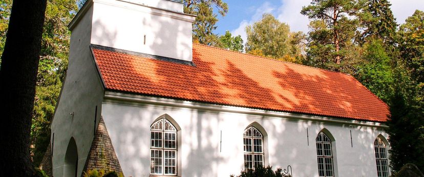 Esku chapel and cemetery