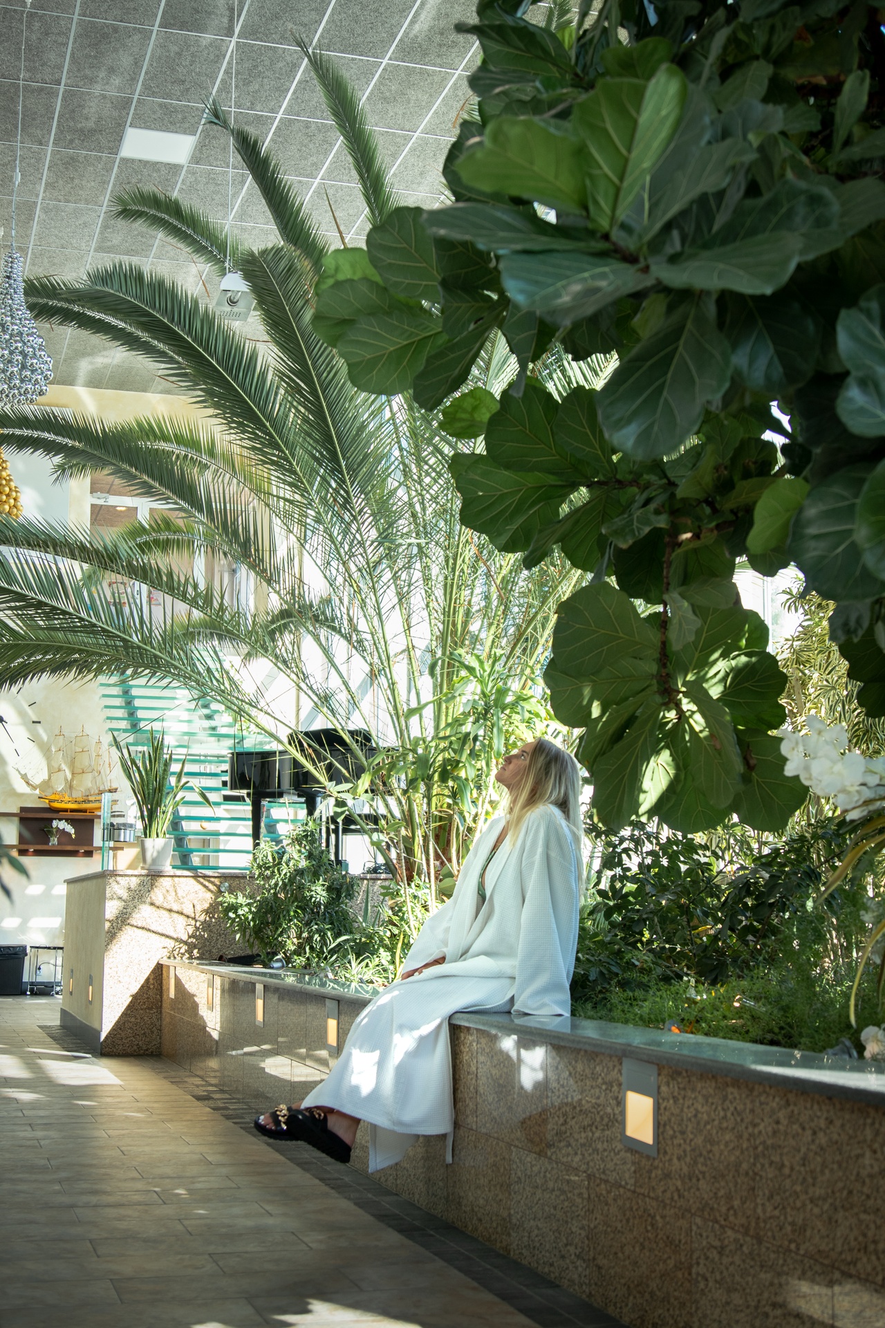 Toila SPA Hotelli Wellness-keskus Orhidee naine palmi all