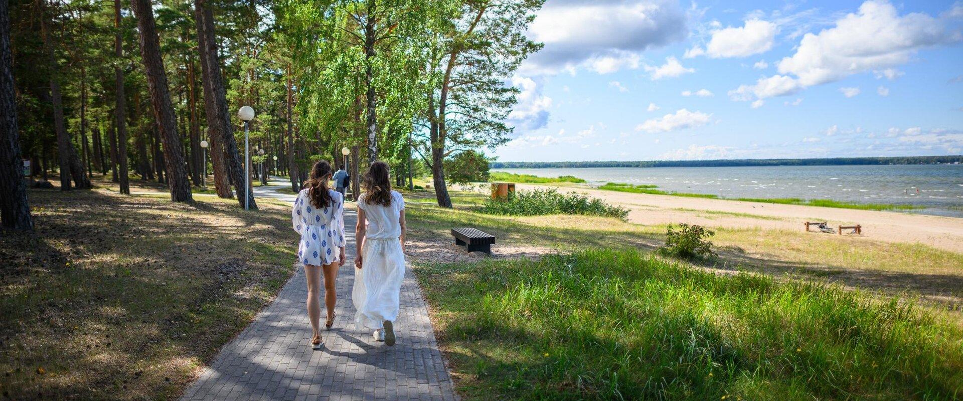 Võsu, in Lahemaa National Park, is home to one of the most popular sandy beaches among holidaymakers in the region. The beach has its own lifeguards, 