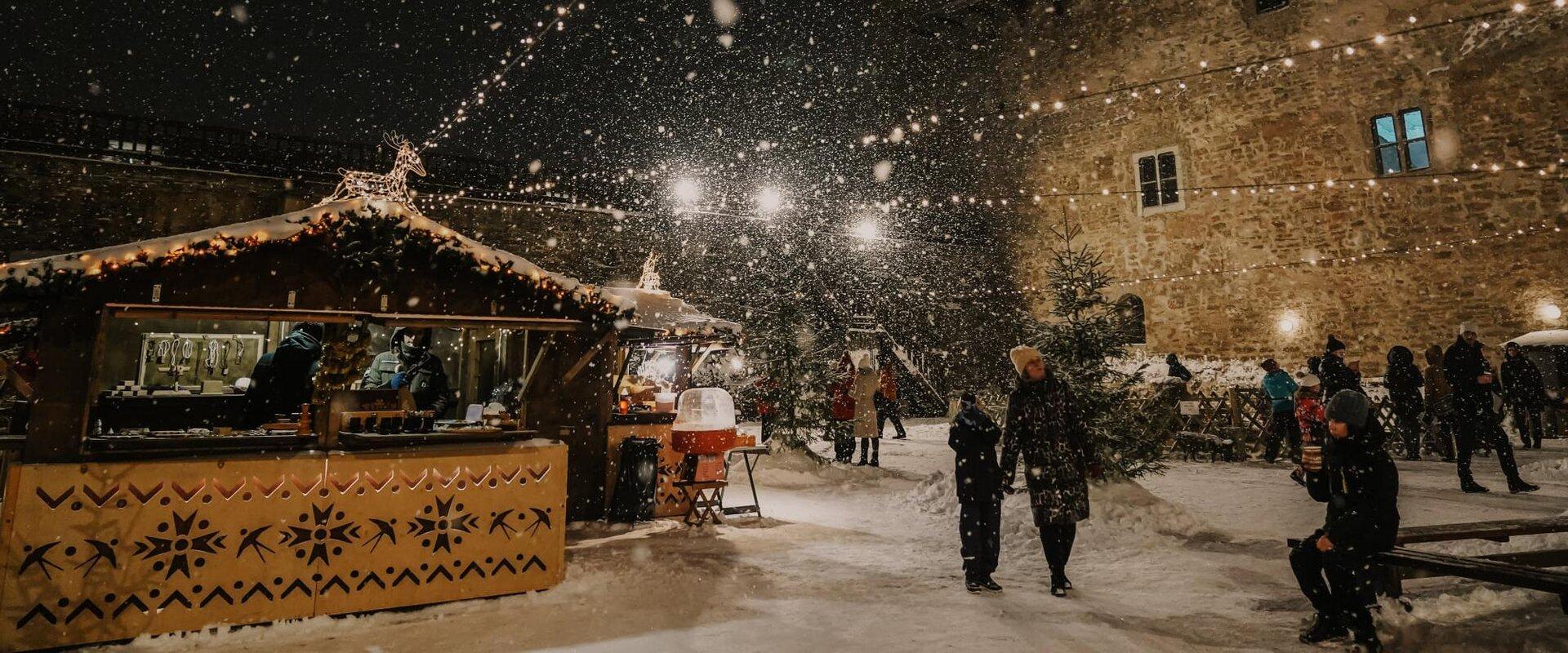 It is a tradition that the Christmas Village brings cozy Christmas mood and atmosphere to the city of Narva. The Christmas Village will open its gates