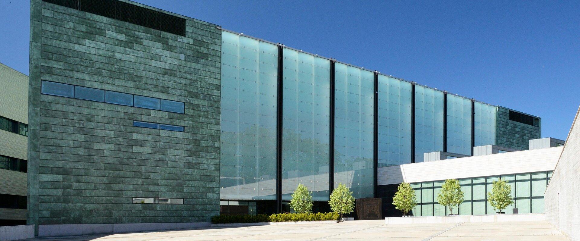 Kumu on Eesti Kunstimuuseumi peahoone ning suurim ja esinduslikem näitusepaik Eestis. 2006. aastast avatud Kumu kunstimuuseumi ülesandeks on hoida ja 