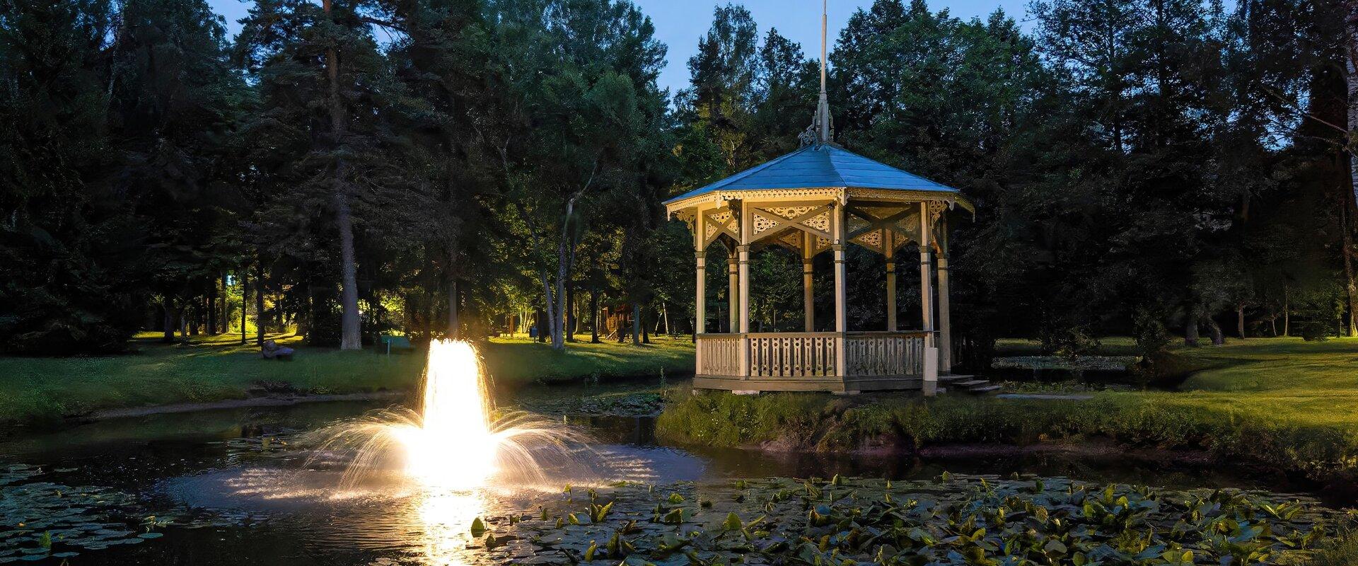 Narva-Jõesuu Hele park suveõhtul