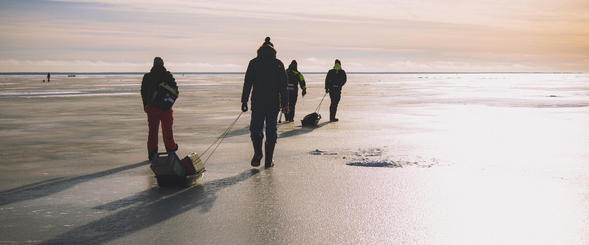 Kalastus-elamuspäev jäisel Pärnu lahel