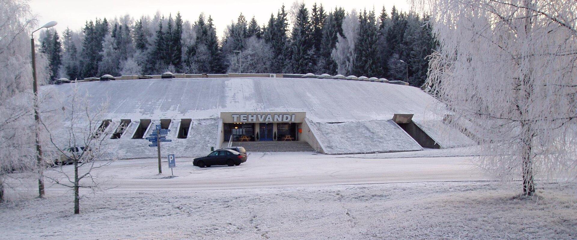 Tehvandi Hotel (known to the locals as the Pentagon) forms part of Tehvandi Sports Centre. It is unique in Estonia for its horse shoe shape and grass 