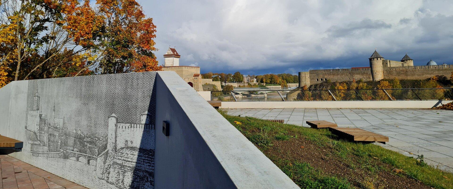 Although the new viewing platform in Narva is called the "five-kroon view", it is worth a million! The site got its name from the Estonian 5-kroon ban