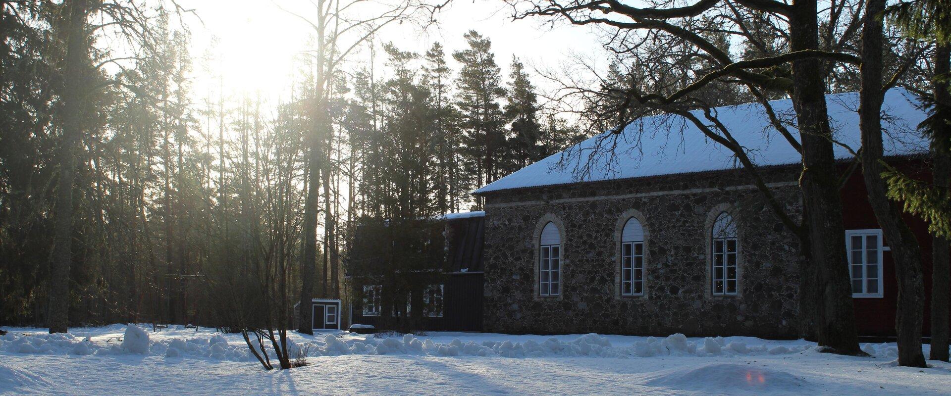 UKI Uulu Kirik Kultuuri-ja Puhkeküla, talvine vaade kirikule