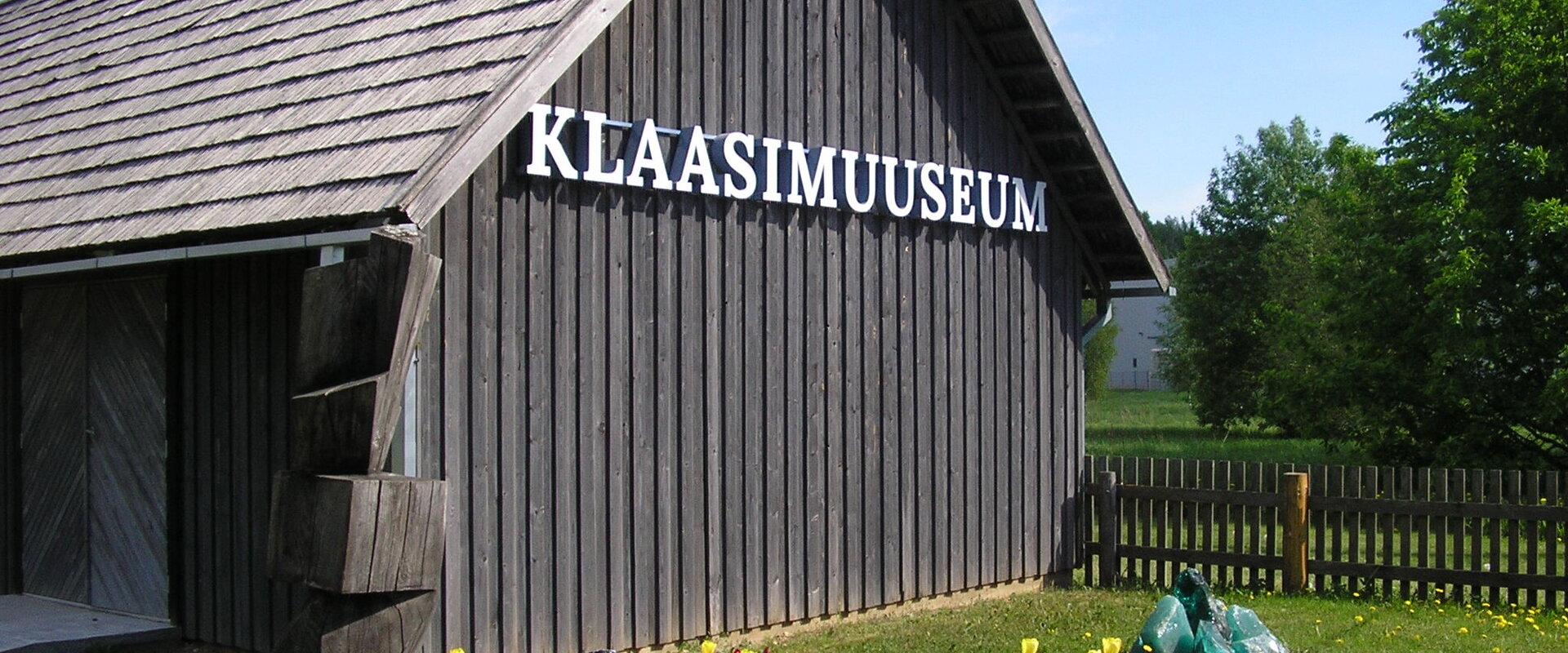 Järvakandi Klaasimuuseumi näitusemaja väljast