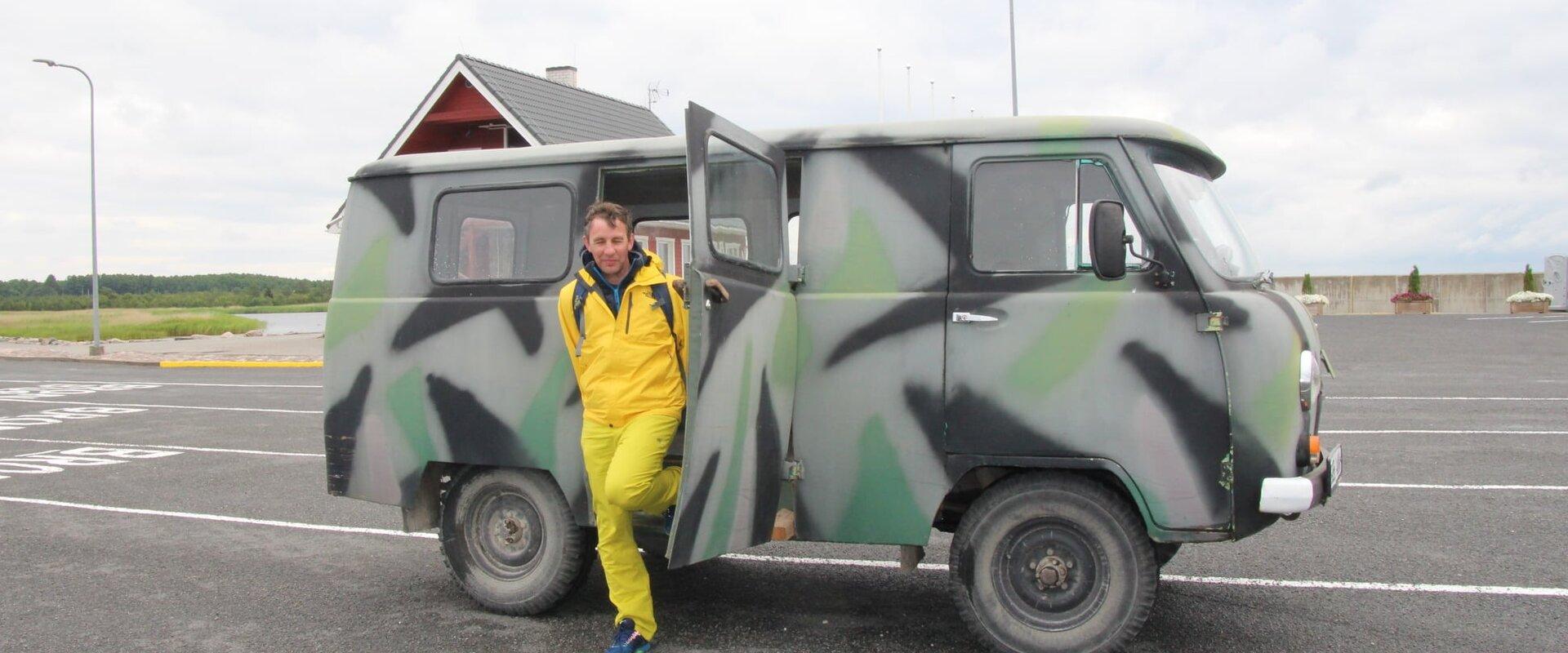 Kinnine uunikumiauto UAZ