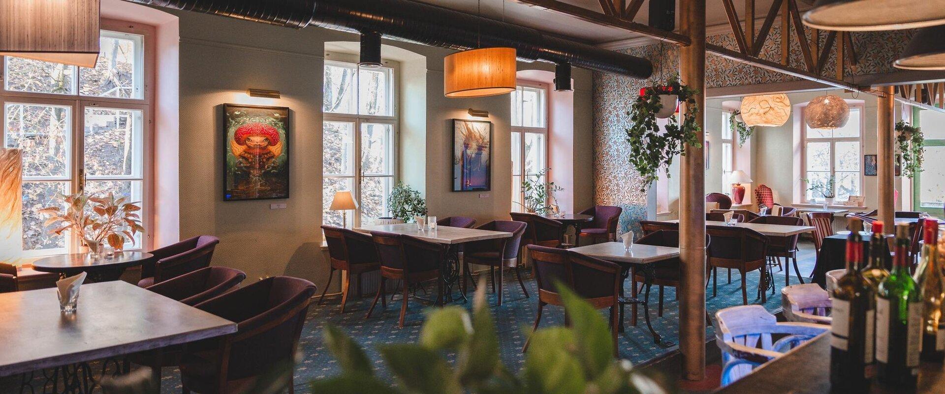 Welcome to restaurant Vilde ja Vine! The restaurant is located in an old brick printing house and combines the finer things in life. Here, art, wine, 