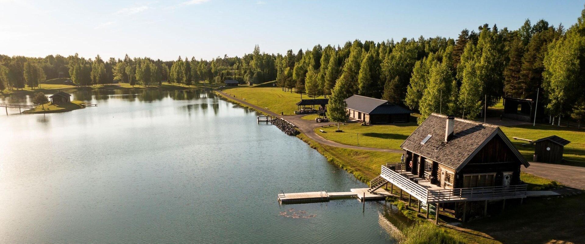 Toosikannu Puhkekeskus ja Metsloomapark, järv ja saunamaja