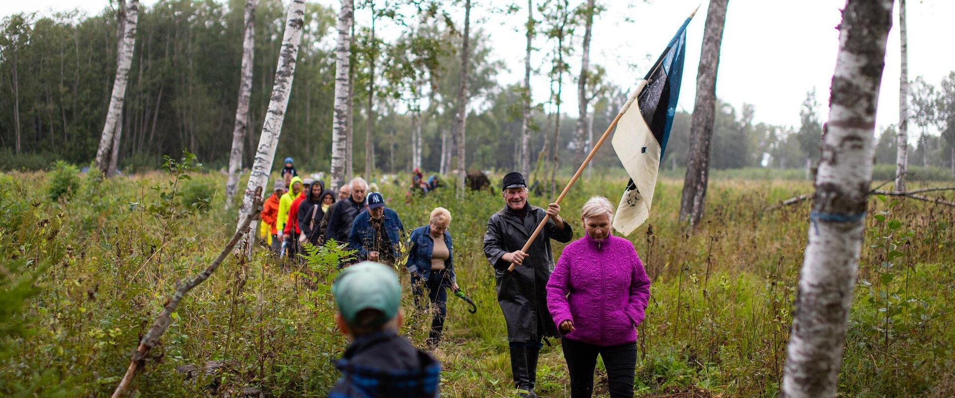 Guided hike to Ennuksemäe Forest Brothers' bunker in Mulgimaa