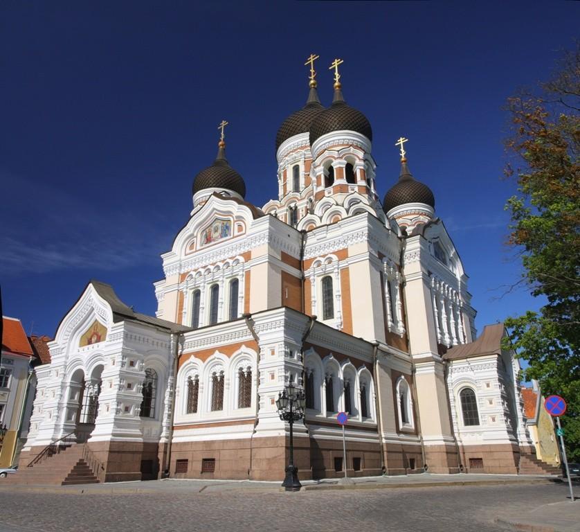 Guided on foot tour in Tallinn Old Town