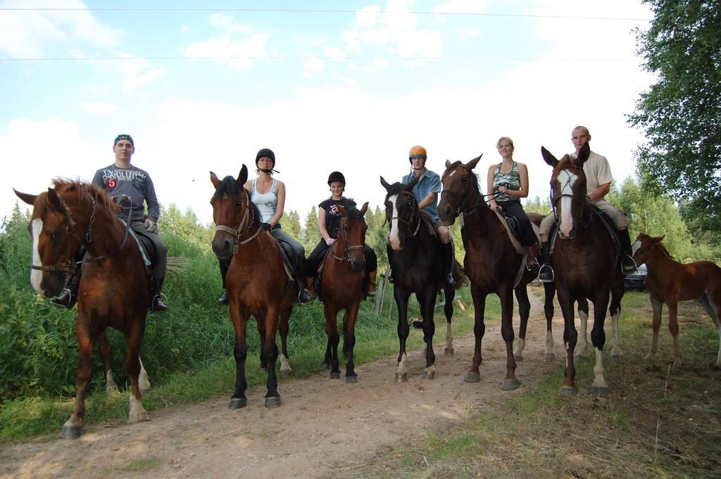 Horseback riding at the Club on Six Feet