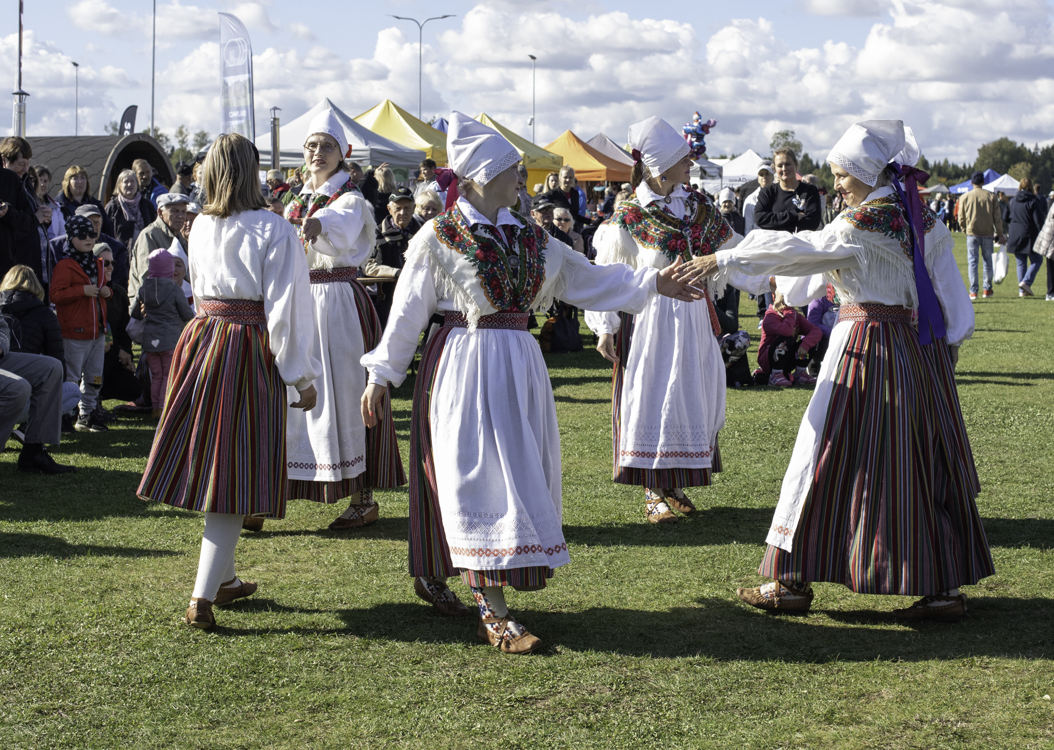 Kohalikud rahvatantsijad