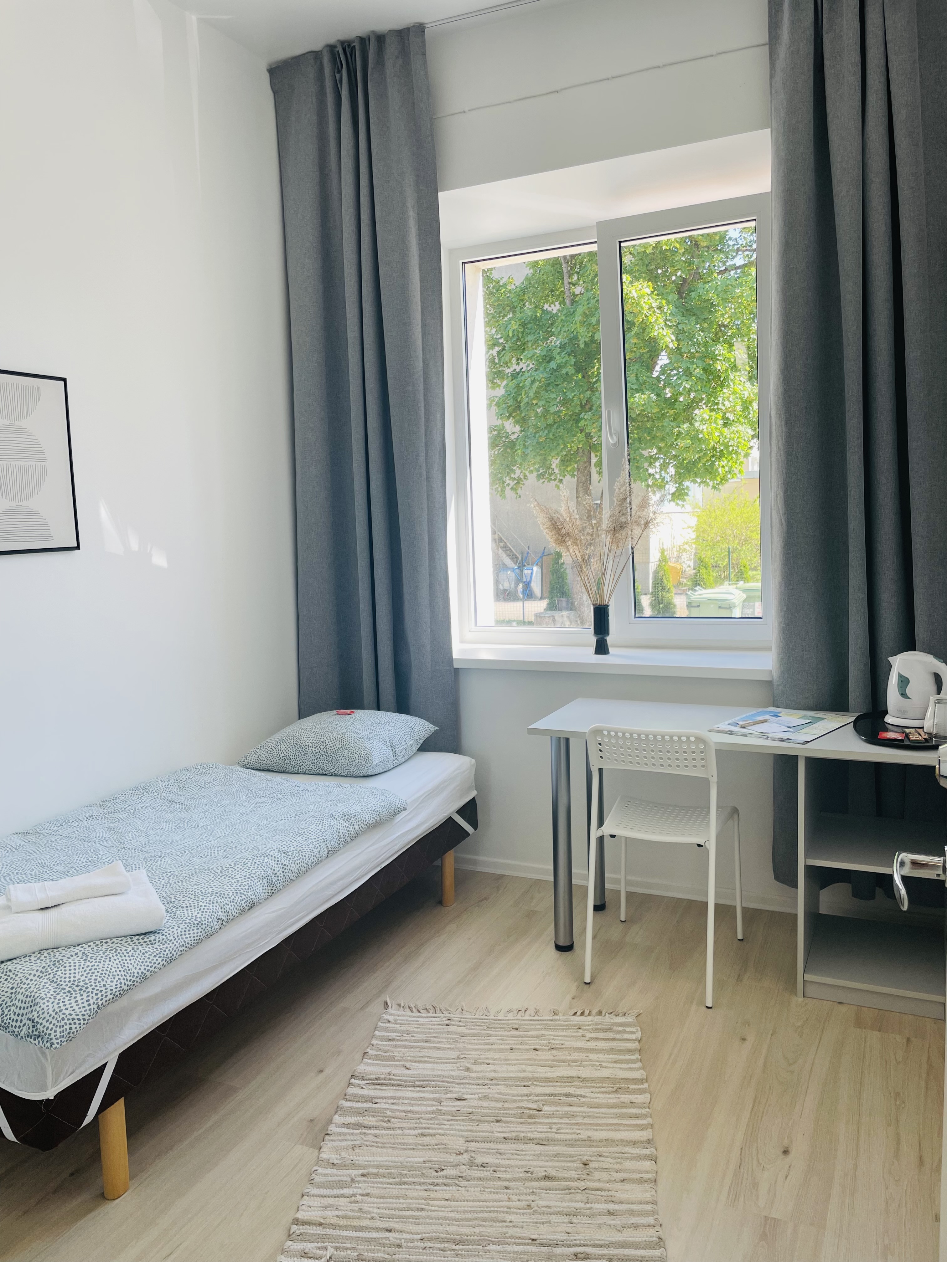 Endla hosteli ühekohaline tuba ühise vannitoaga