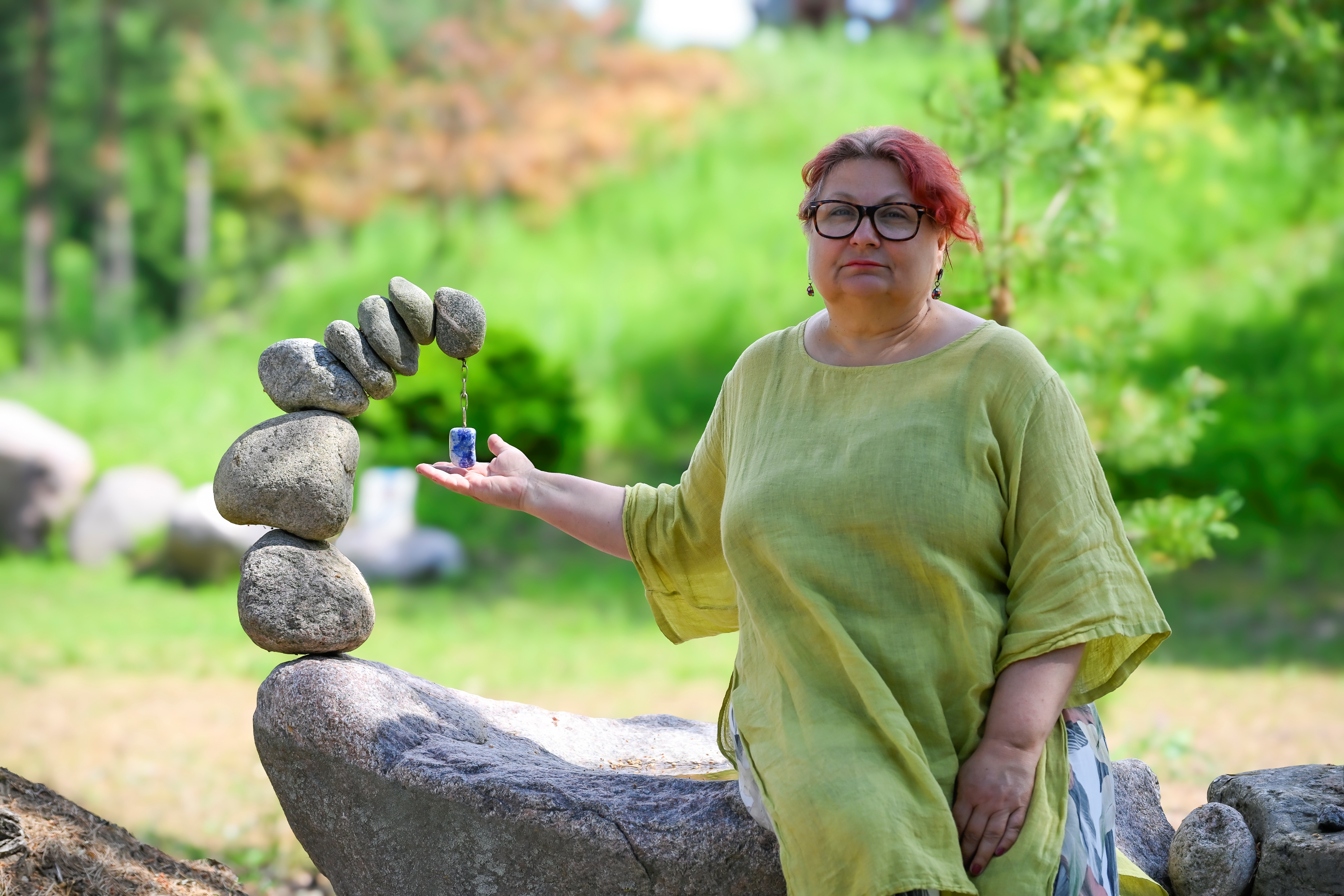 Tiina Ojaste kivi-installatsioonide õuegalerii