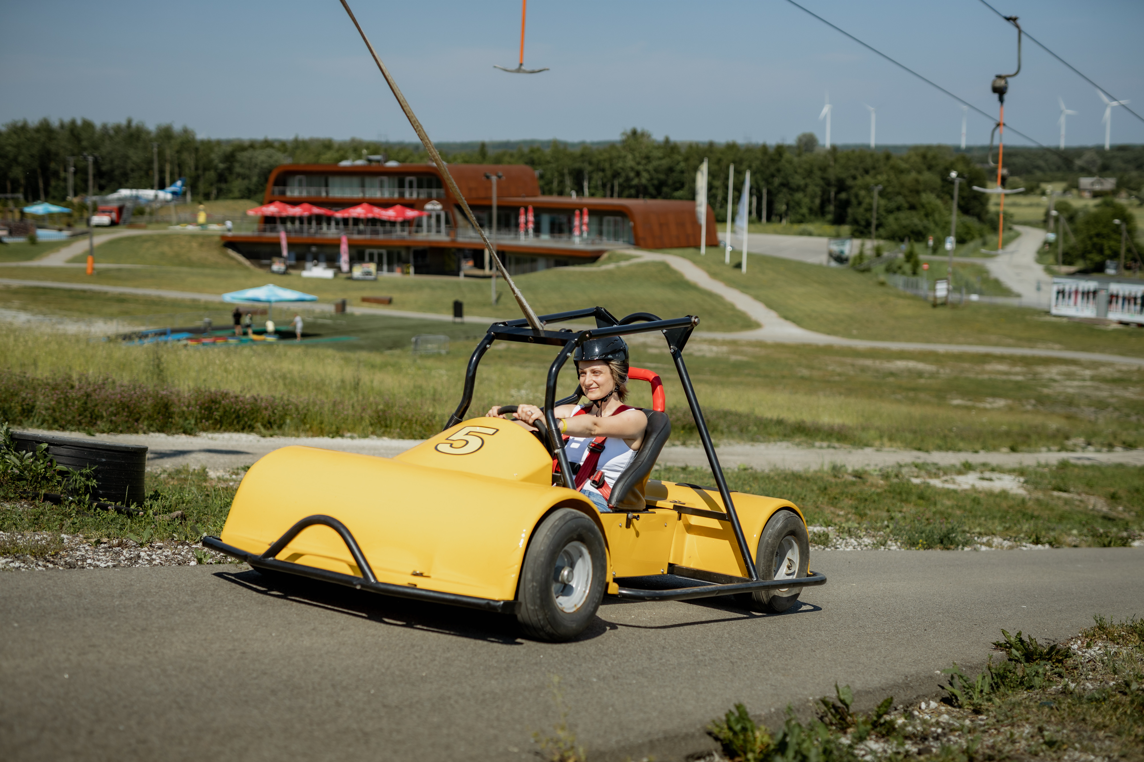 Mägiauto tõstukiga üles