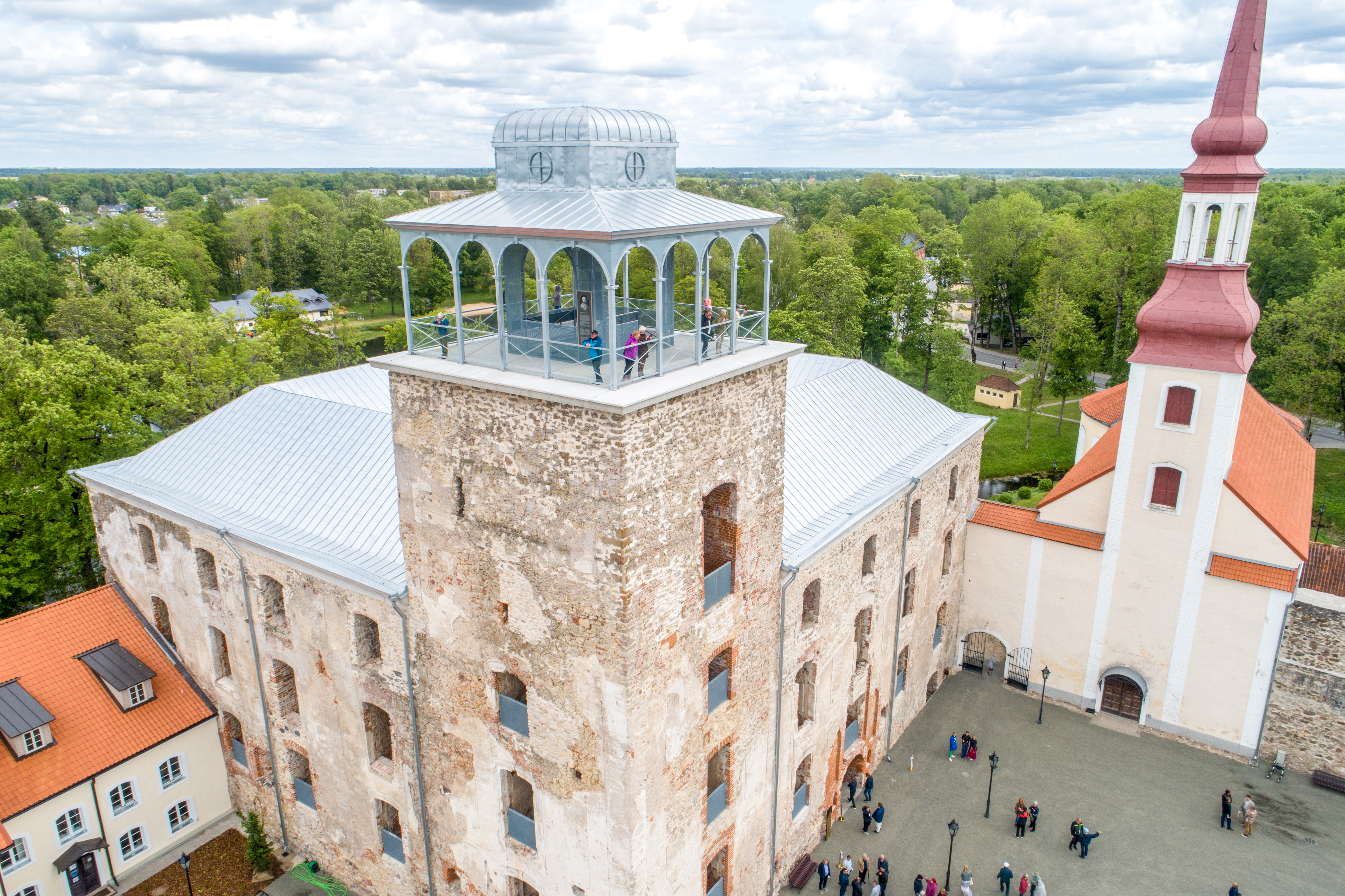 Põltsamaa Lossihoovis toimub Põltsamaa Veinipäev