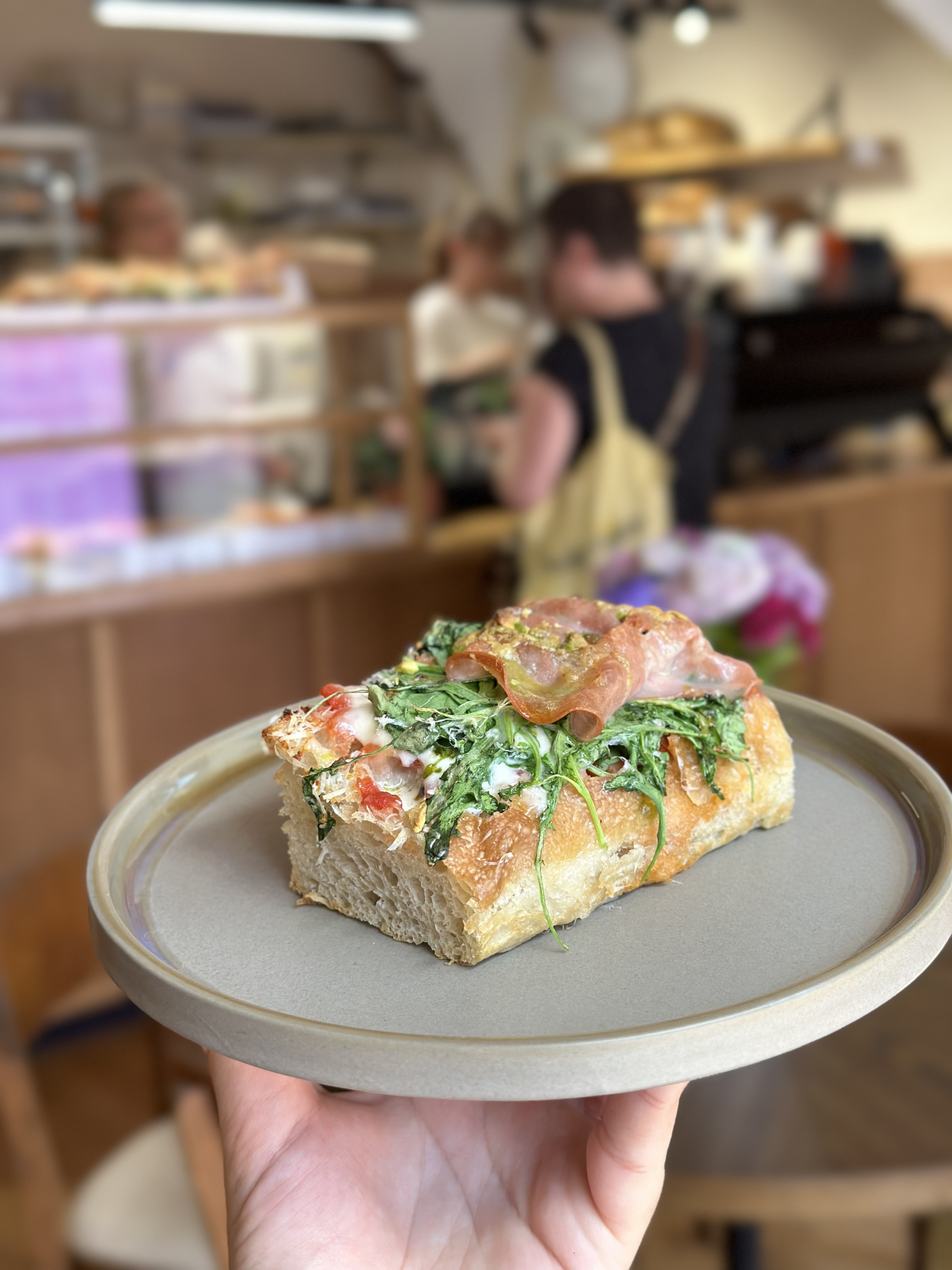 Cruffini Tartu Raekoja platsil pakub ka käsitöö pizzat