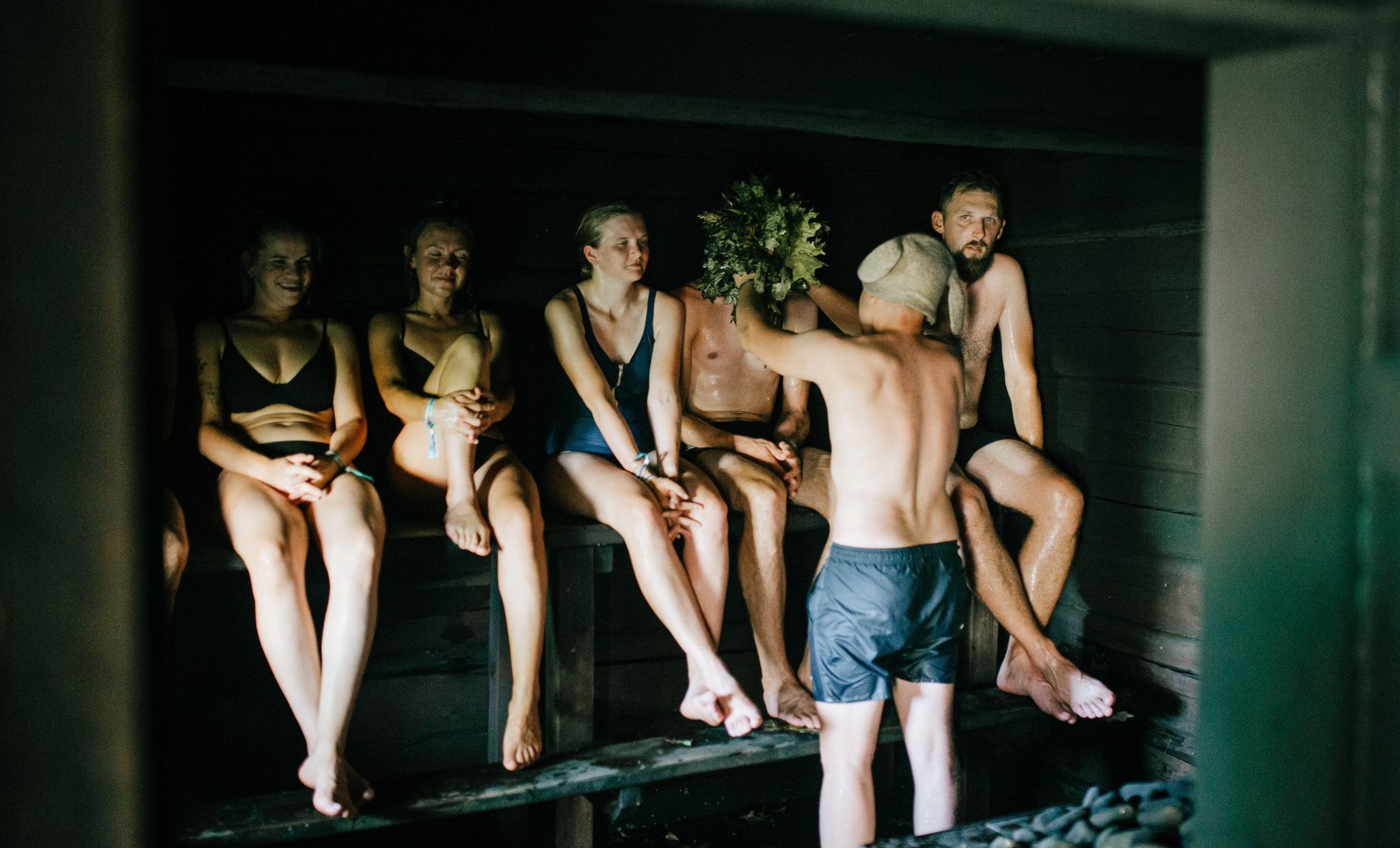Dūmu pirtī mēs veicam Igaunijas pirts rituālus, kas ļauj doties atpakaļ laikā, kad mūsu senči pirtī iešanu pieredzēja kā dziļu personisku un garīgu pi