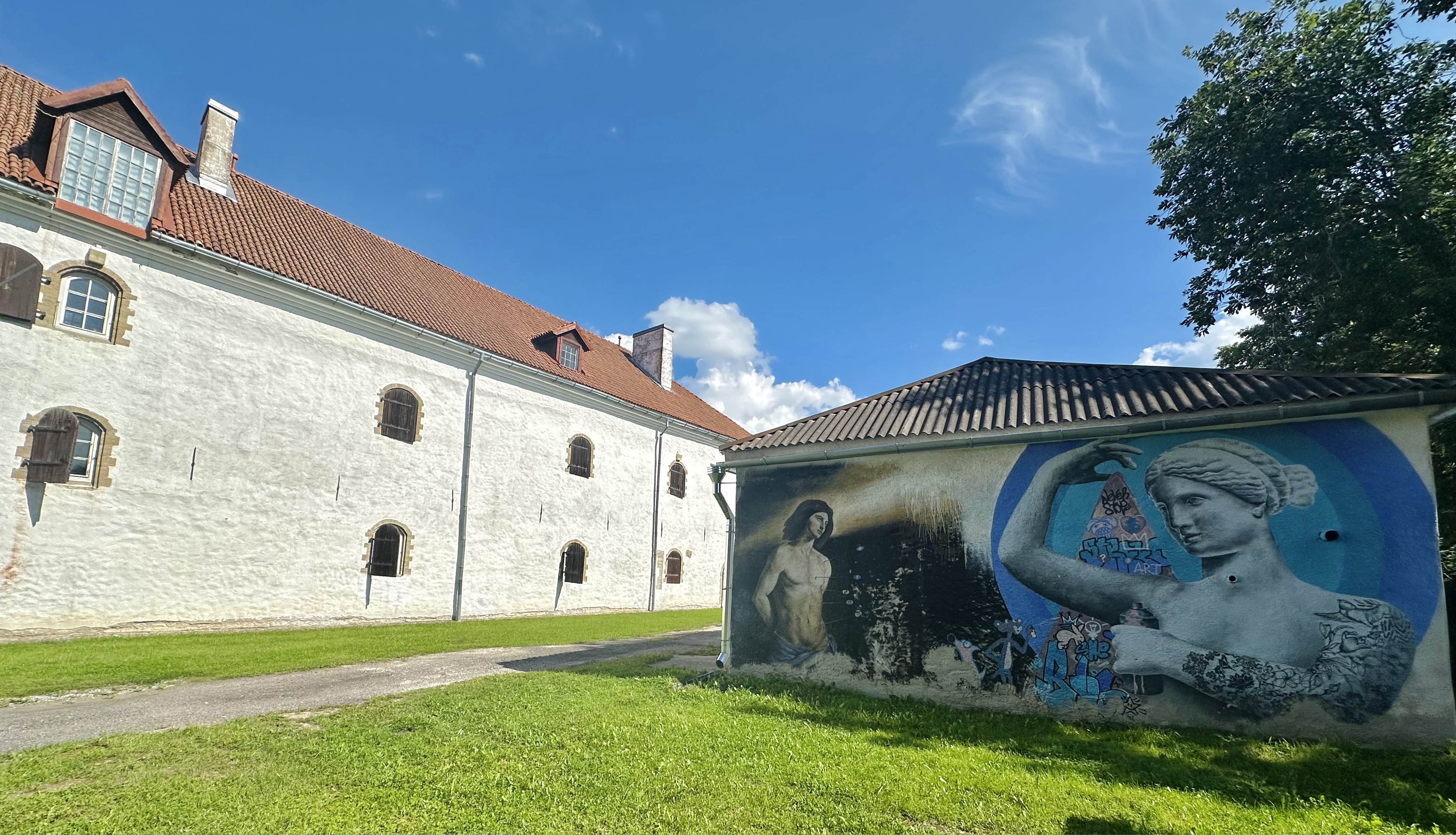 Narva Museum Art Gallery courtyard