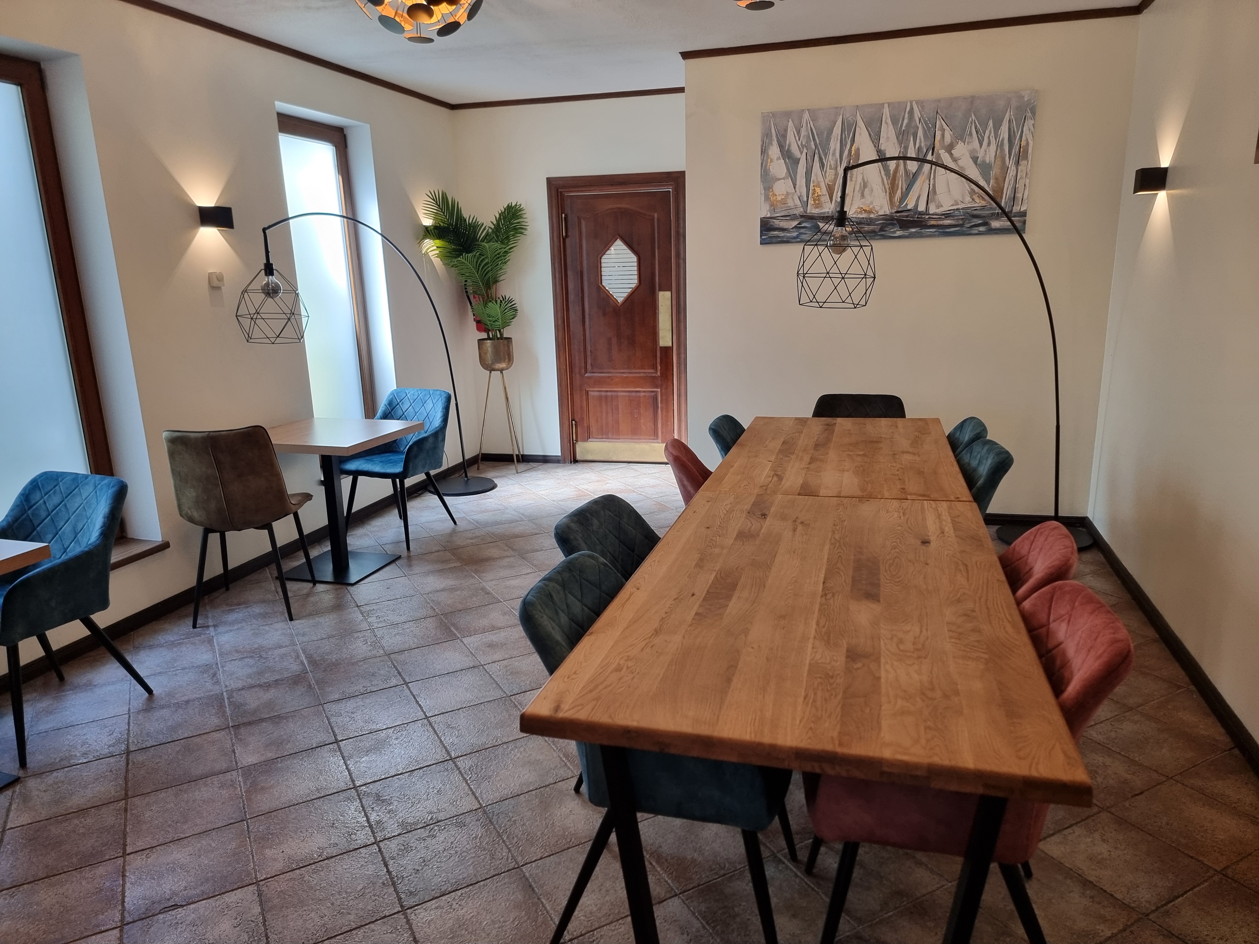 P . 11 Resto & bar