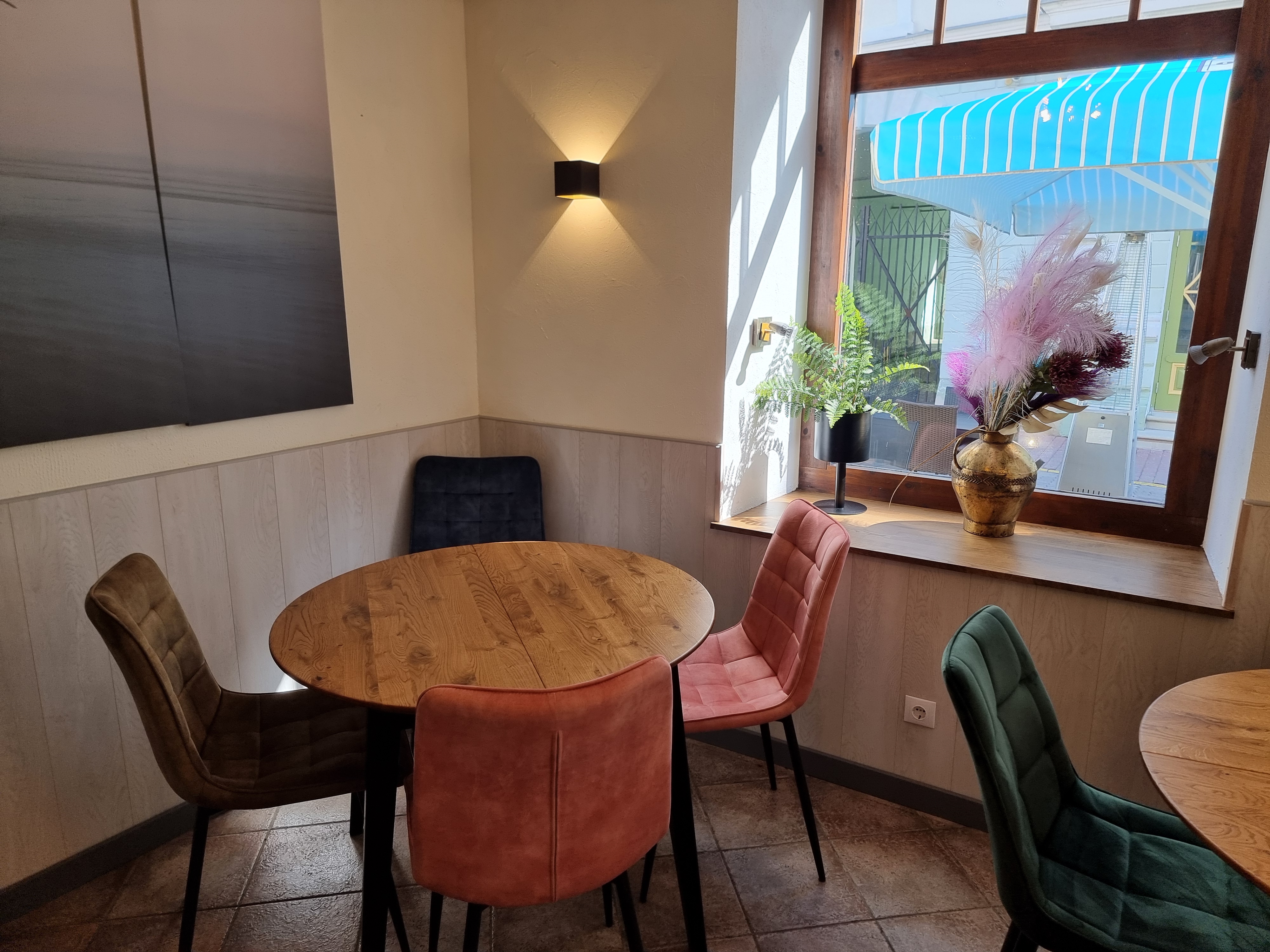 P . 11 Resto & bar