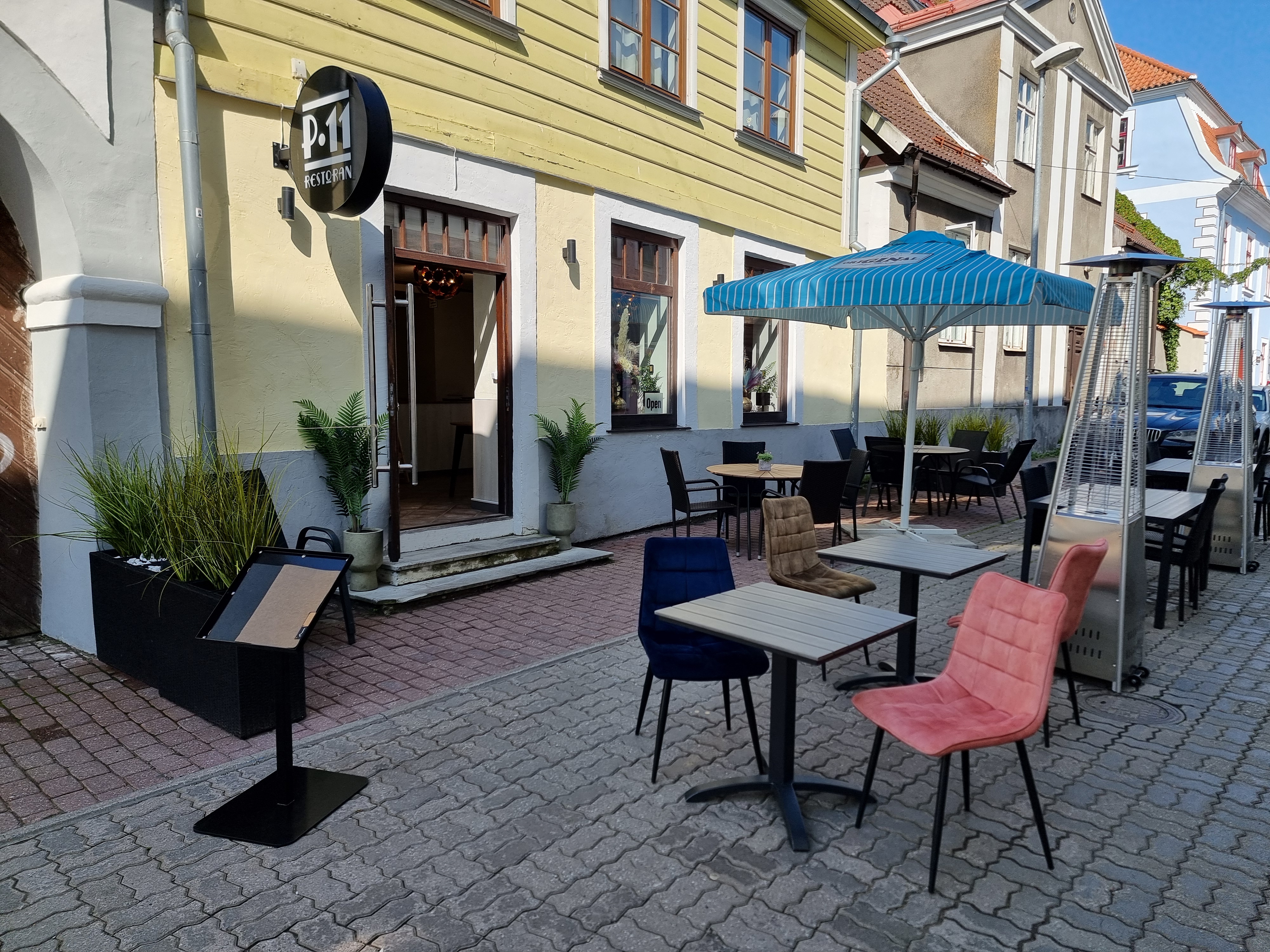 P . 11 Resto & bar