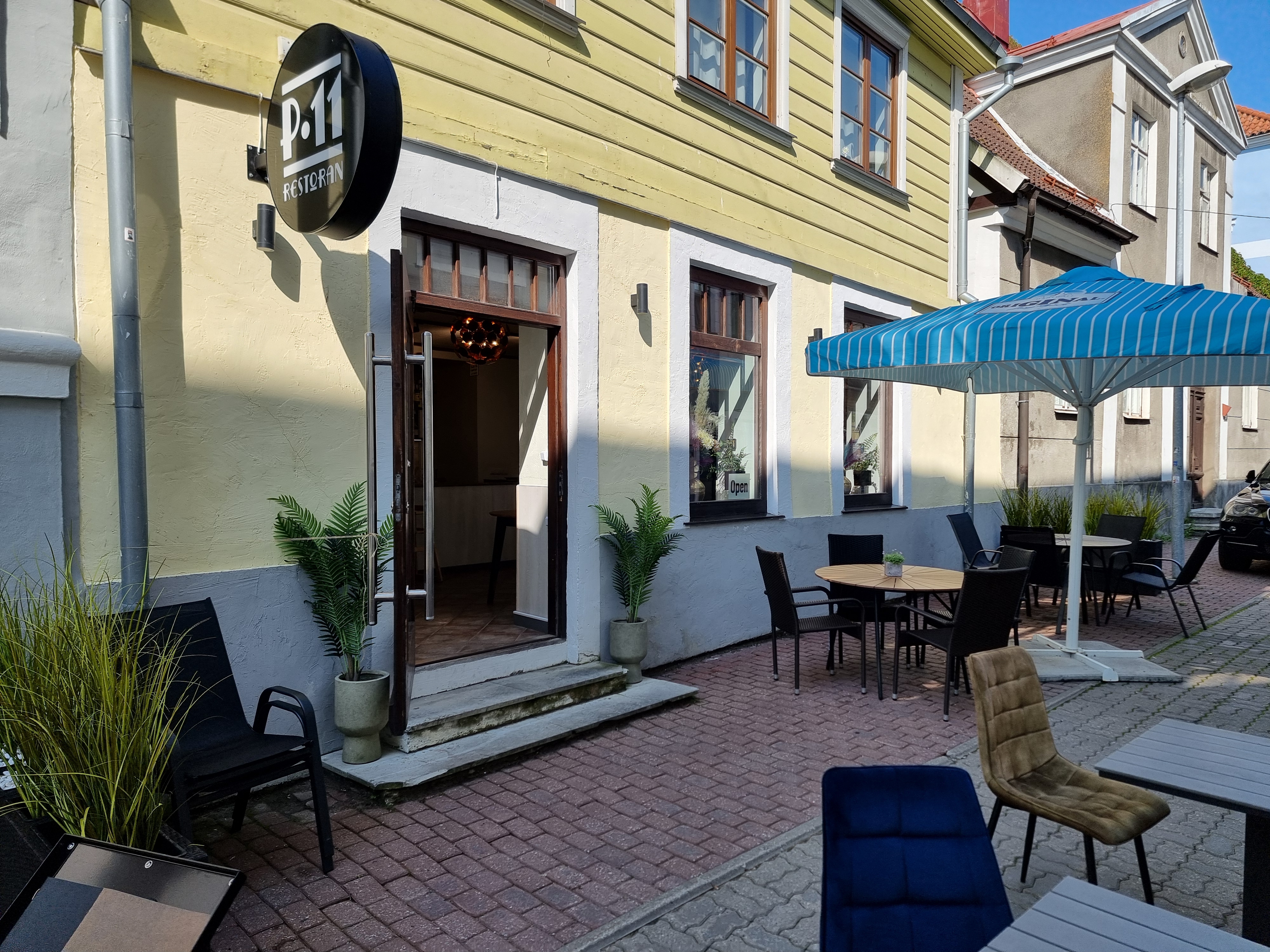 P . 11 Resto & bar Terrace