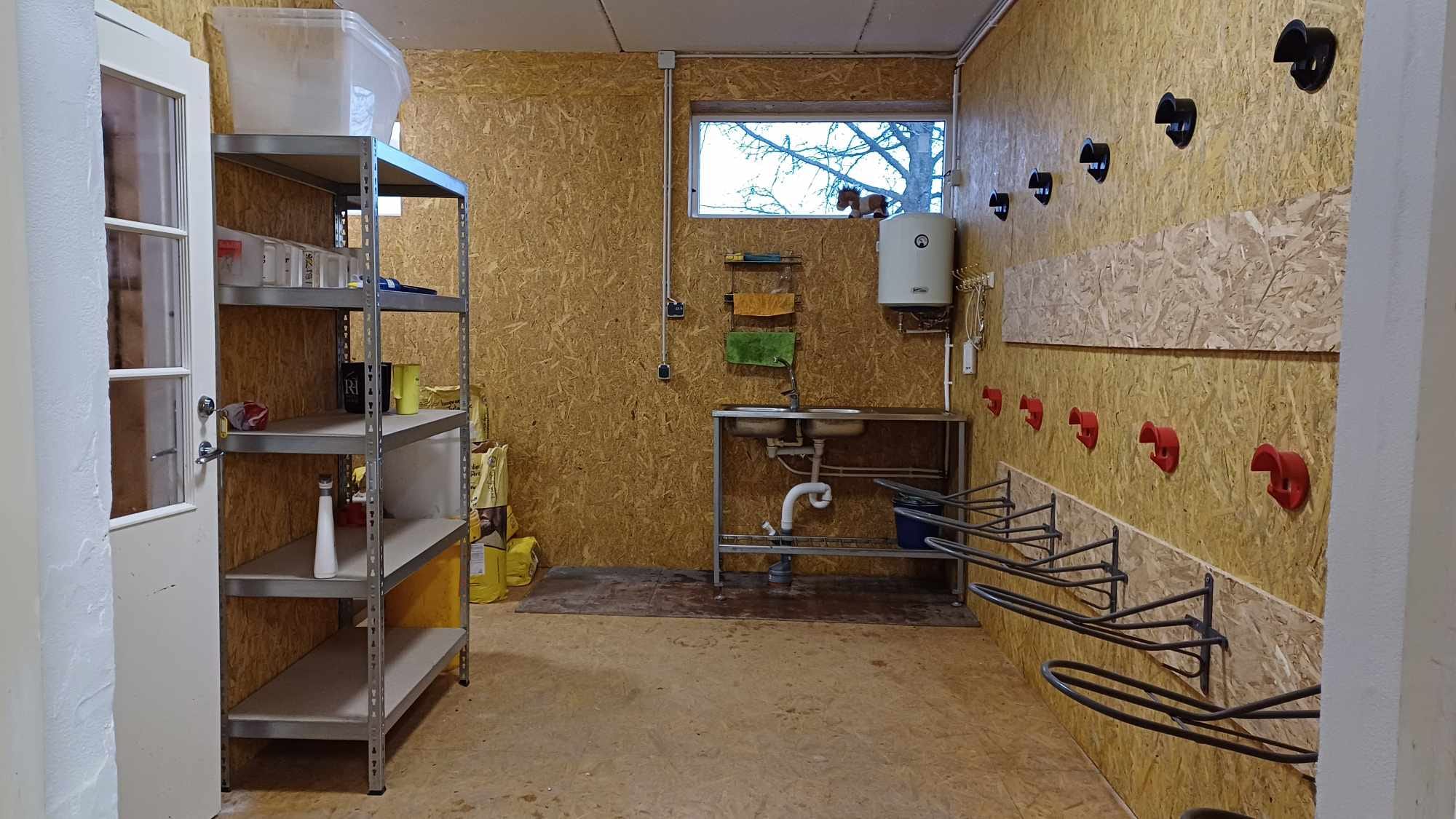 Kildu ratsakeskus (väike tall, varustusruum)