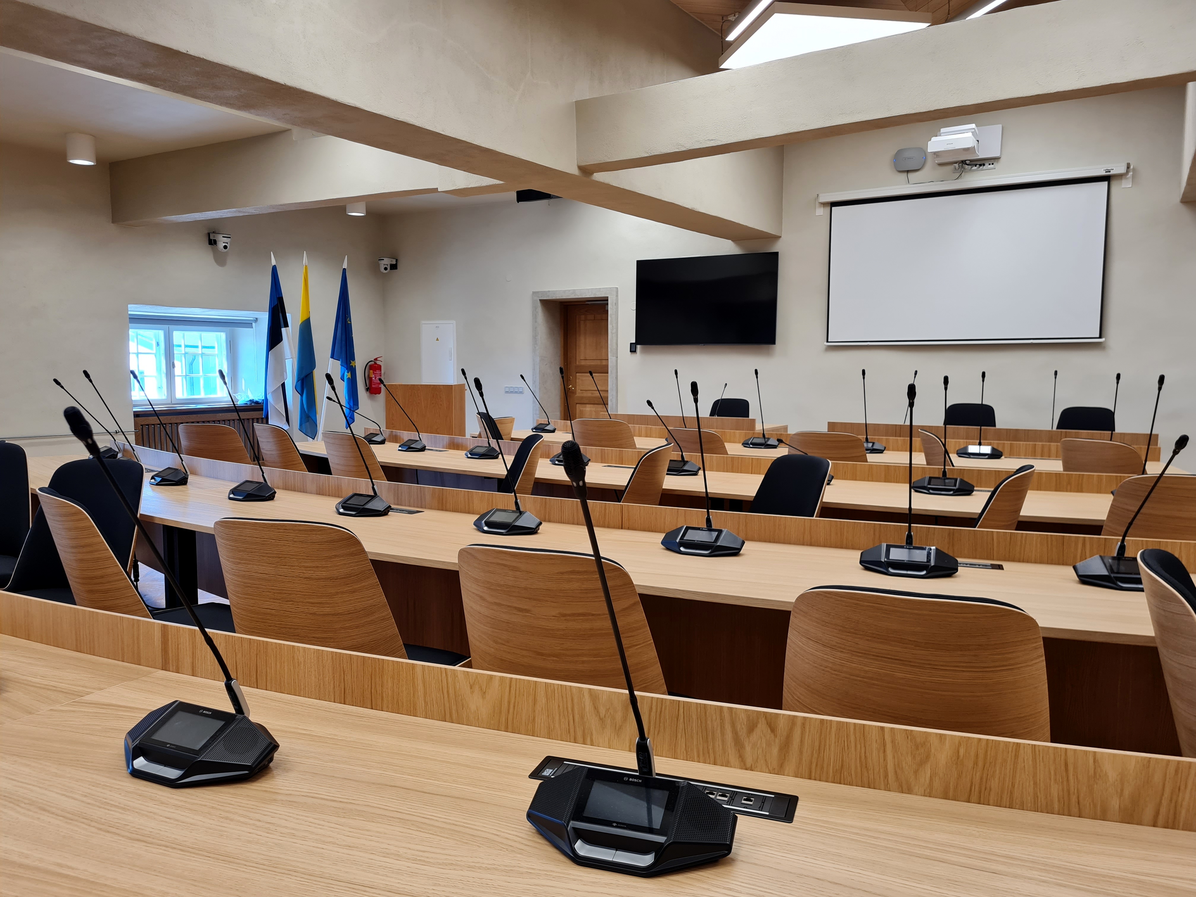 Linna volikogu saal Narva raekojas