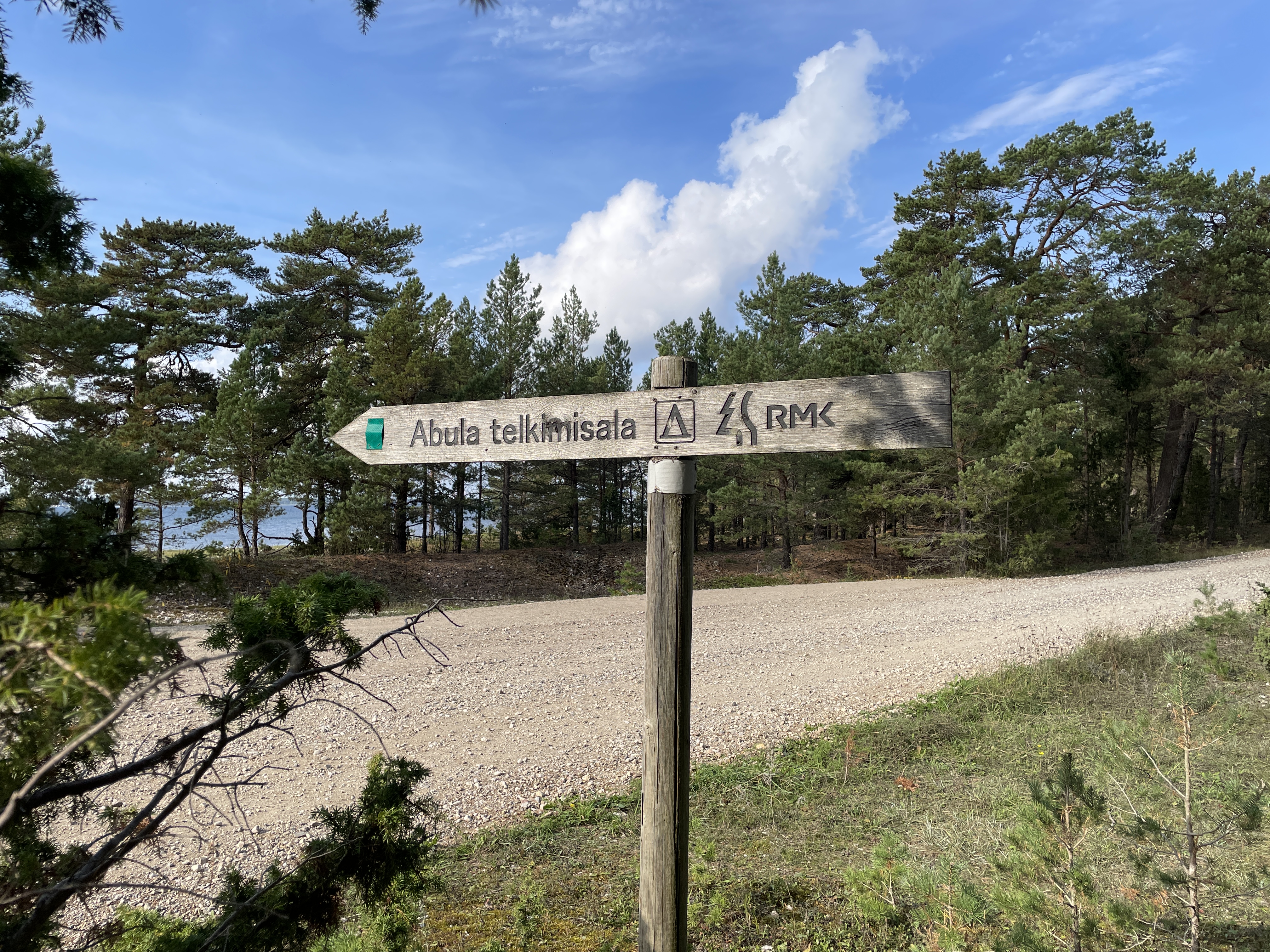 Wegweiser auf dem Wanderpfad von Abula