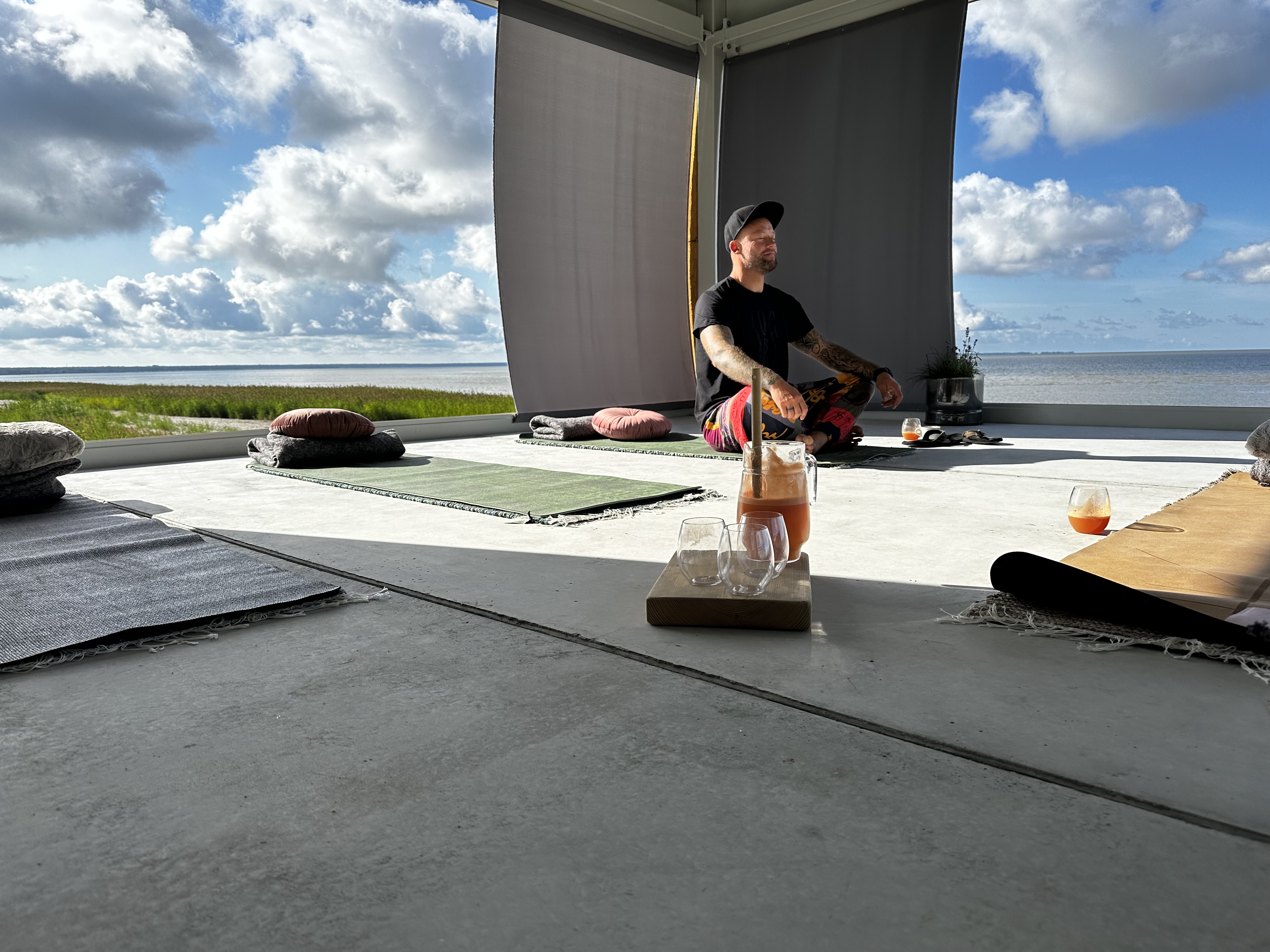Mediteerija joogasaalis, Pärnu rannas