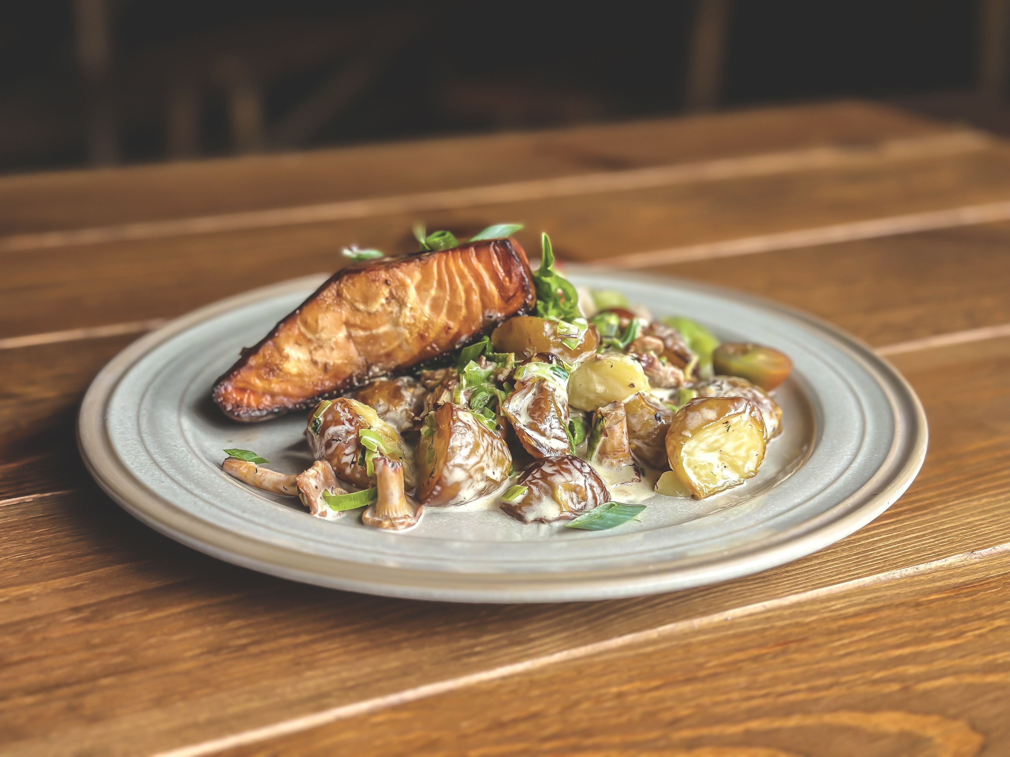 Smokey salmon fillet with chanterelles potatos Estonian