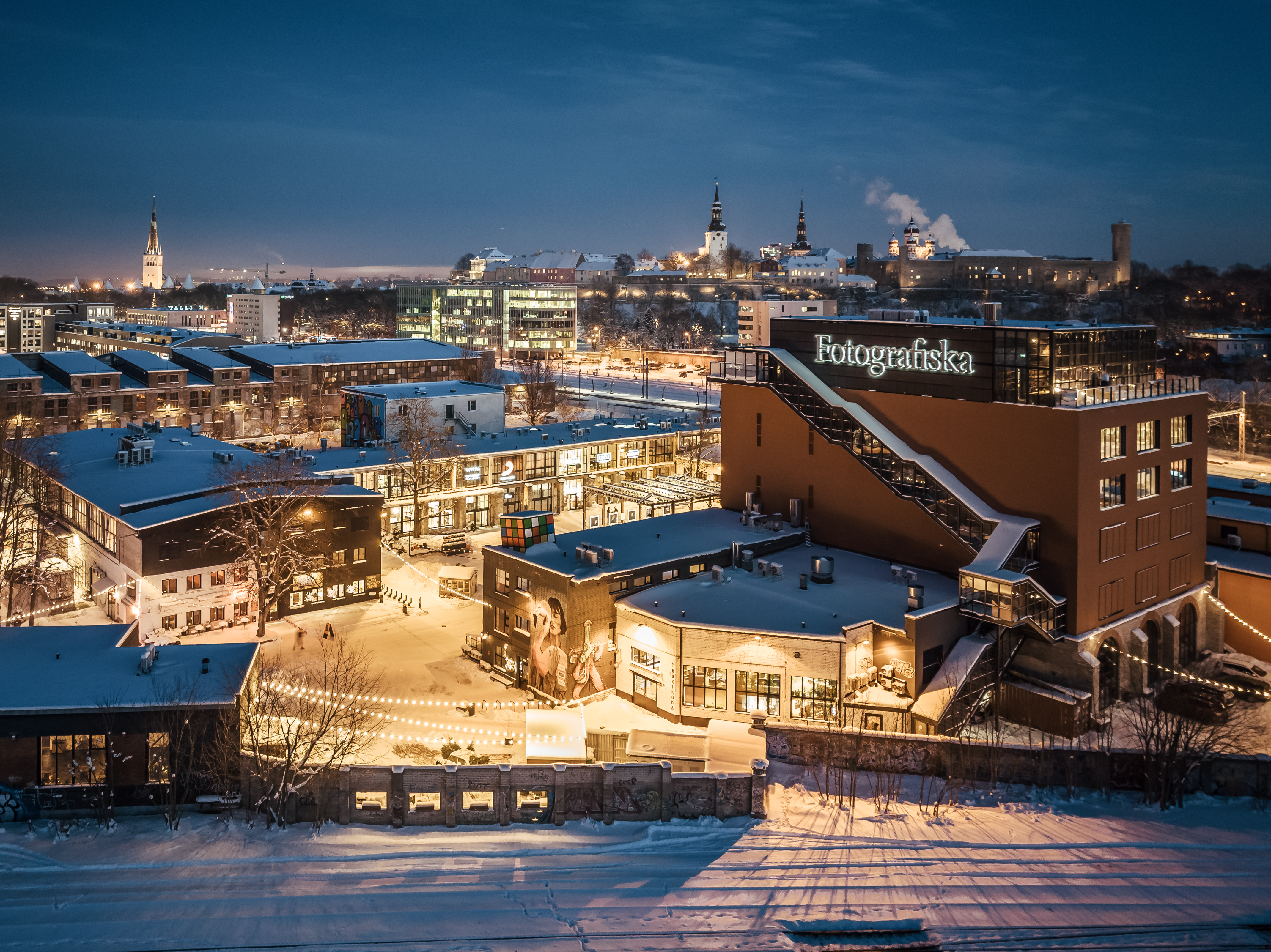 ho-ho-ho! Poeriiulitel ilutsevad advendikalendrid ja hoolikalt sätitud kuuseehted tähendavad vaid üht – on viimane aeg kalendrisse märkida 𝐓𝐞𝐥𝐥𝐢?