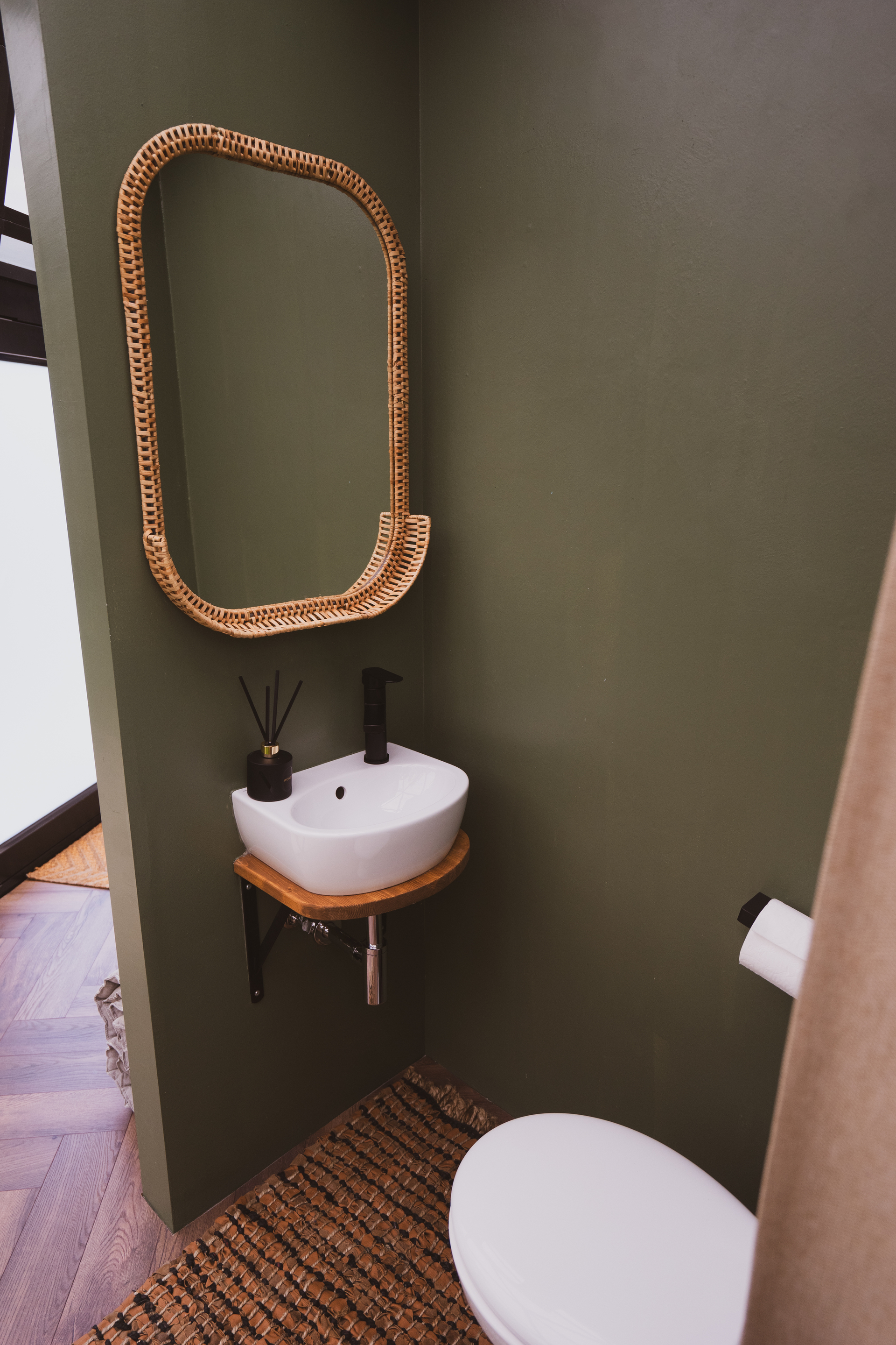 Toilet - Black KUUL